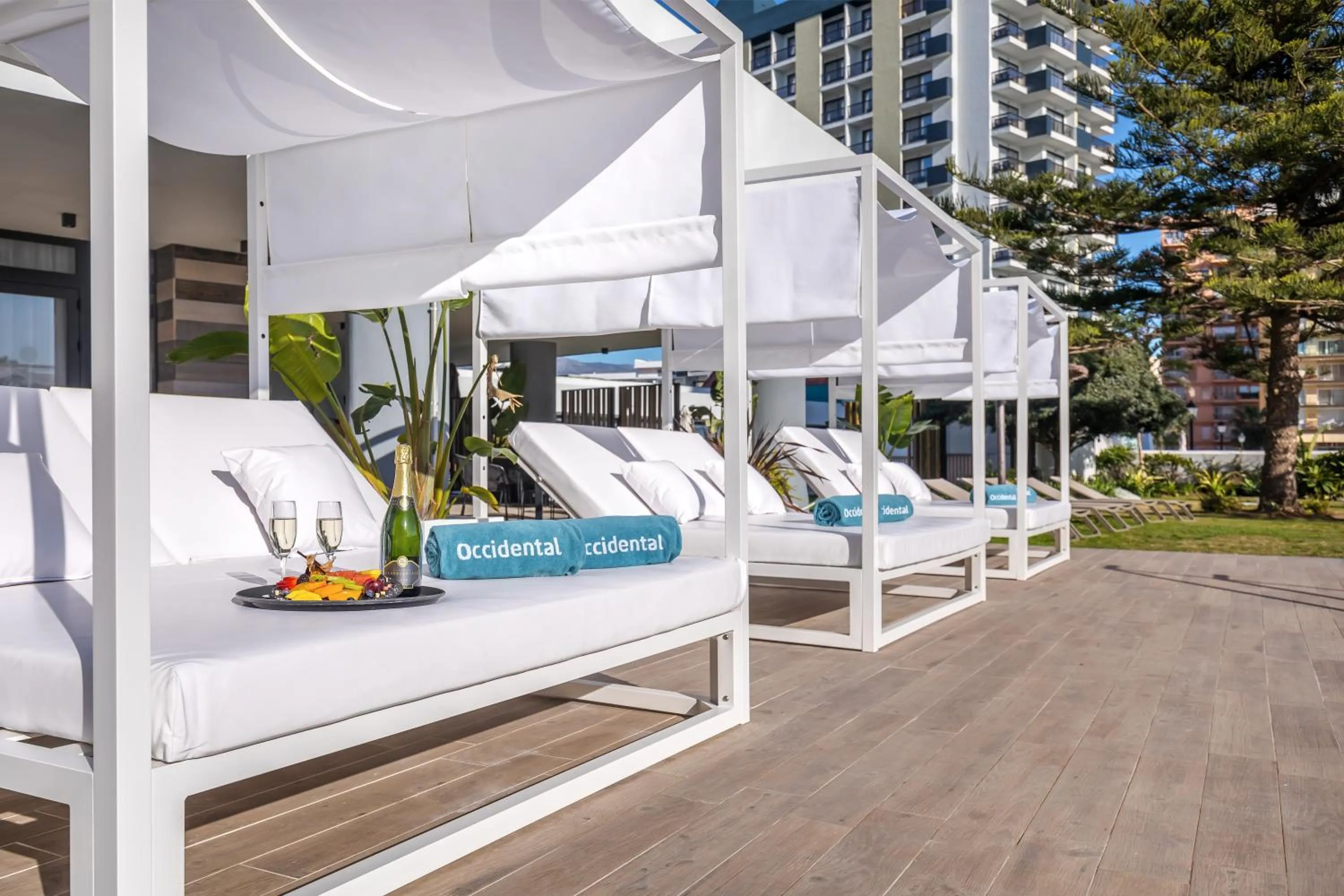 Swimming pool in Occidental Fuengirola