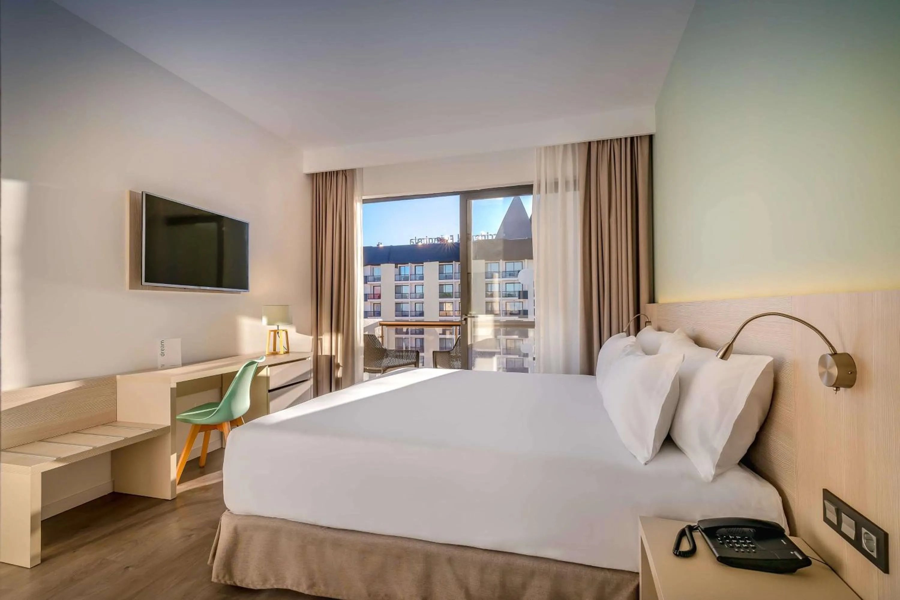 Bedroom, Bed in Occidental Fuengirola