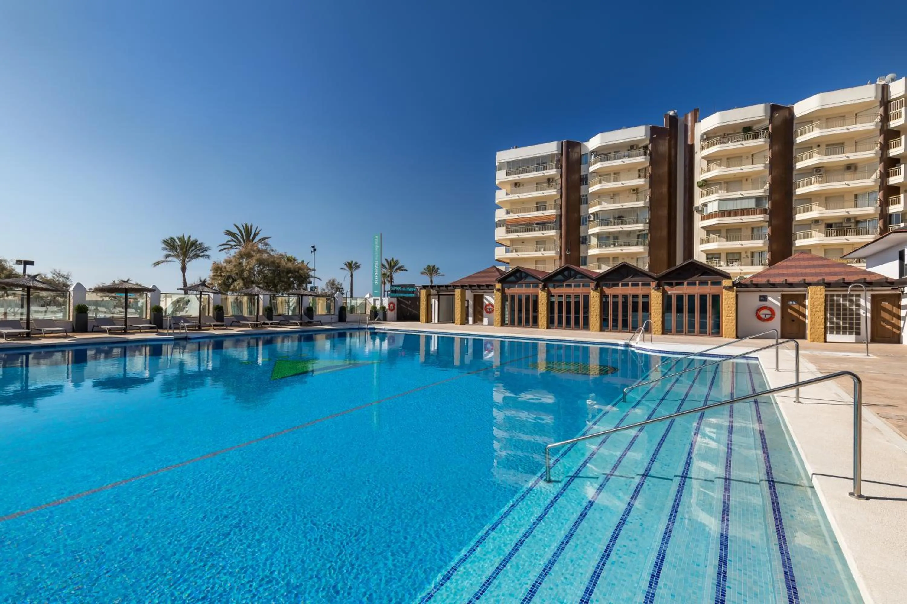 Swimming pool in Occidental Fuengirola