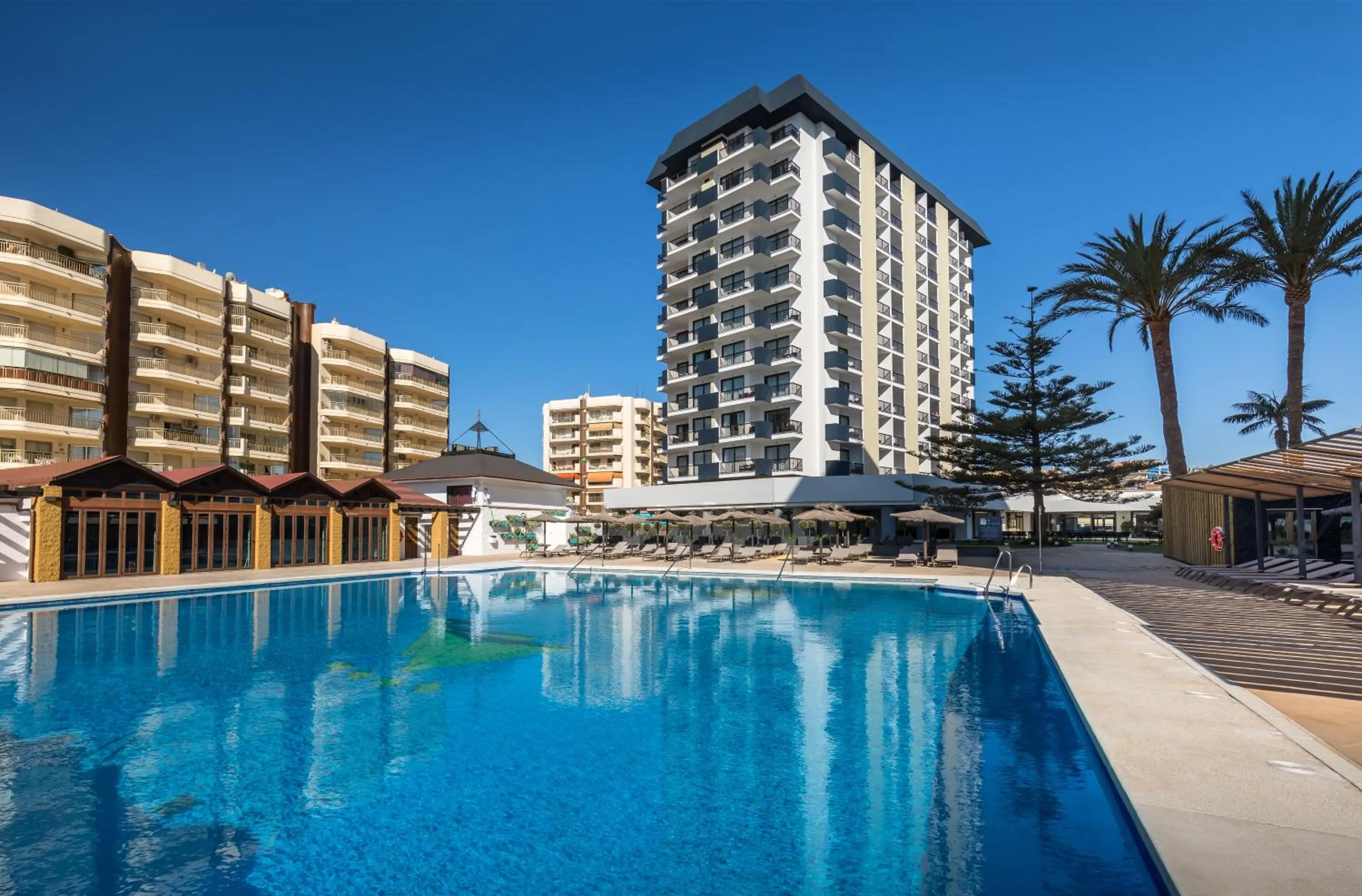 Swimming pool in Occidental Fuengirola