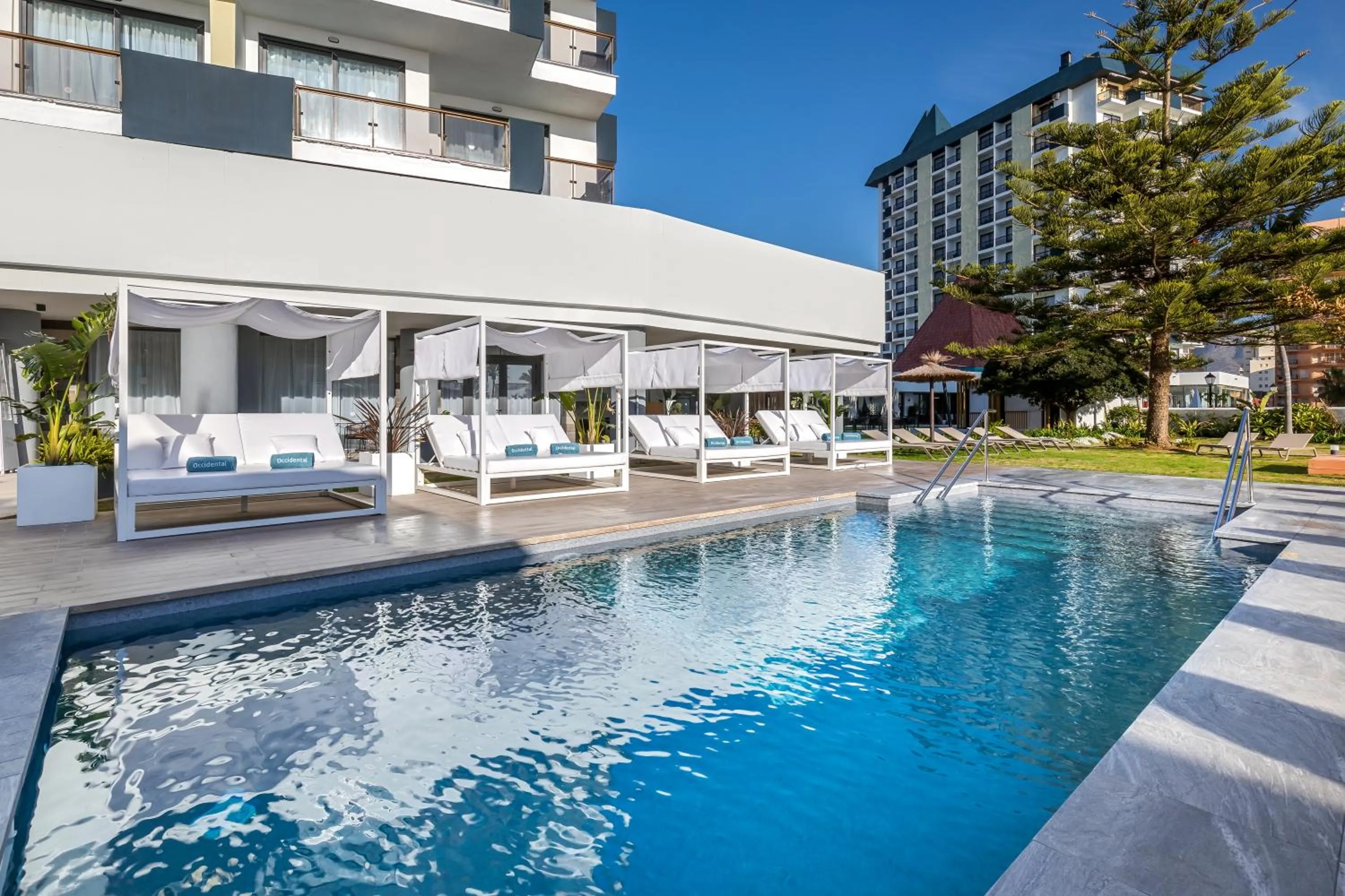 Swimming pool in Occidental Fuengirola