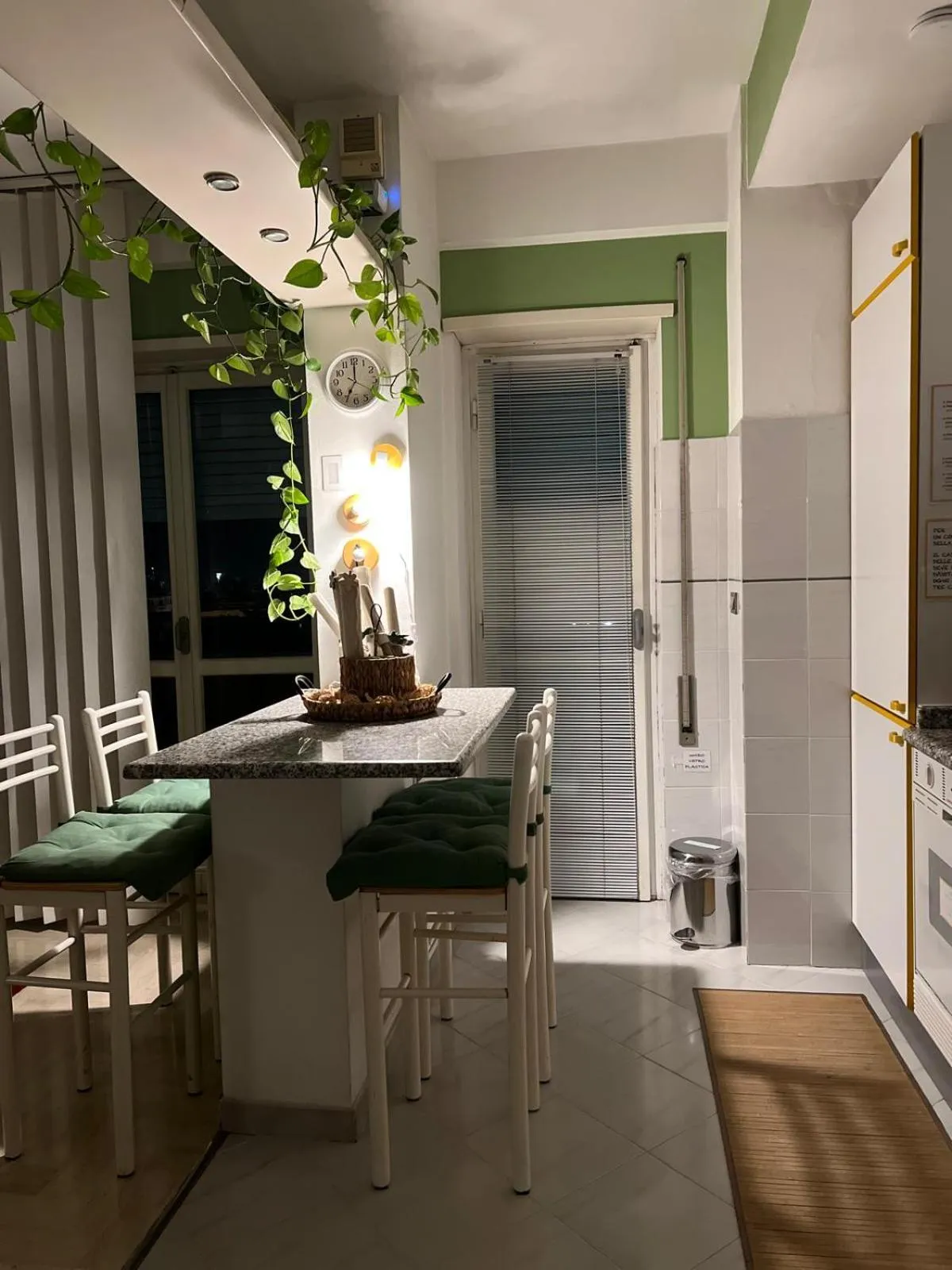 Kitchen or kitchenette in Appartamento CasaZeta luminoso e centralissimo