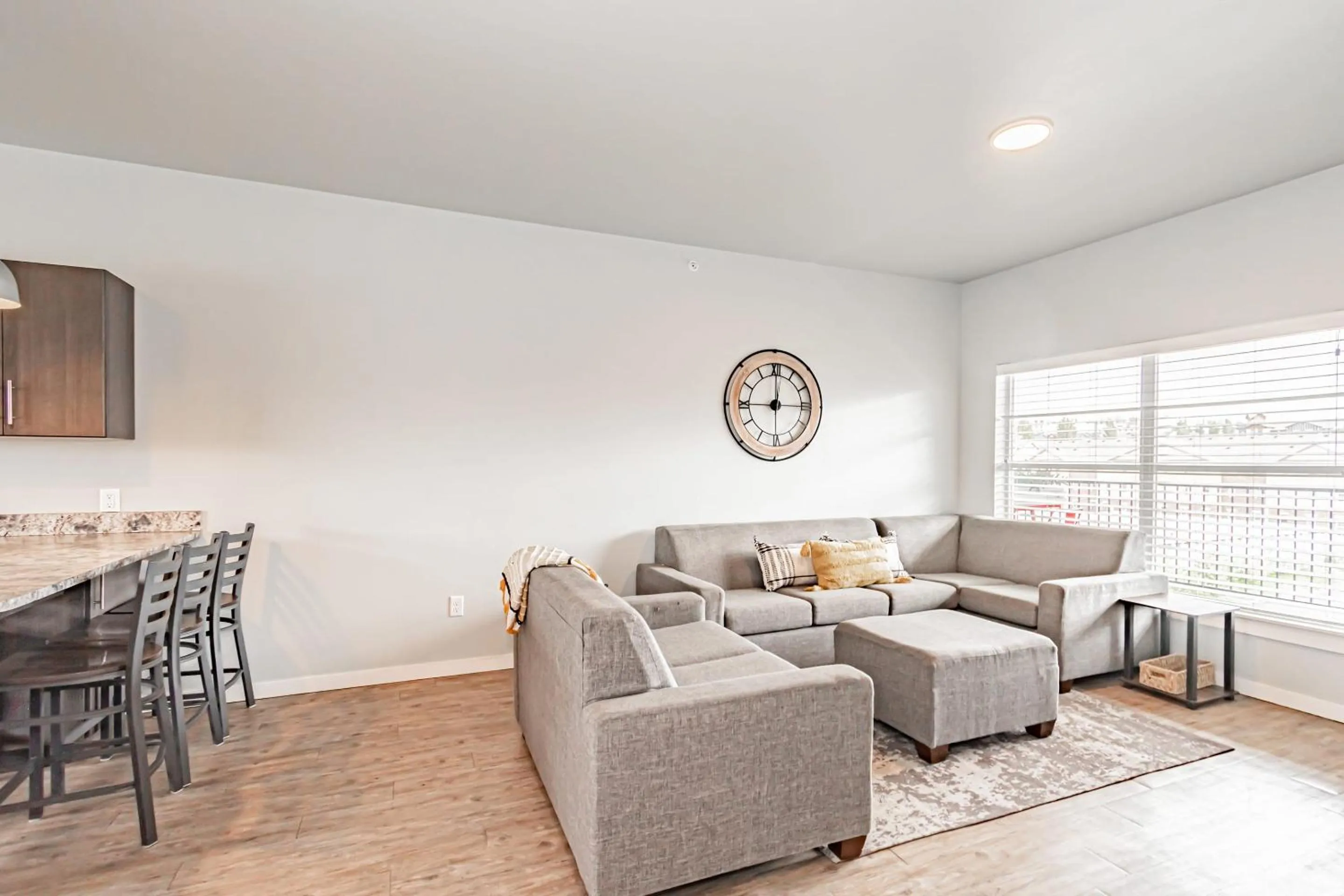 Living room in Bringham's Mill Apartments Perfect for Groups Full Kitchen Gym and Free Parking