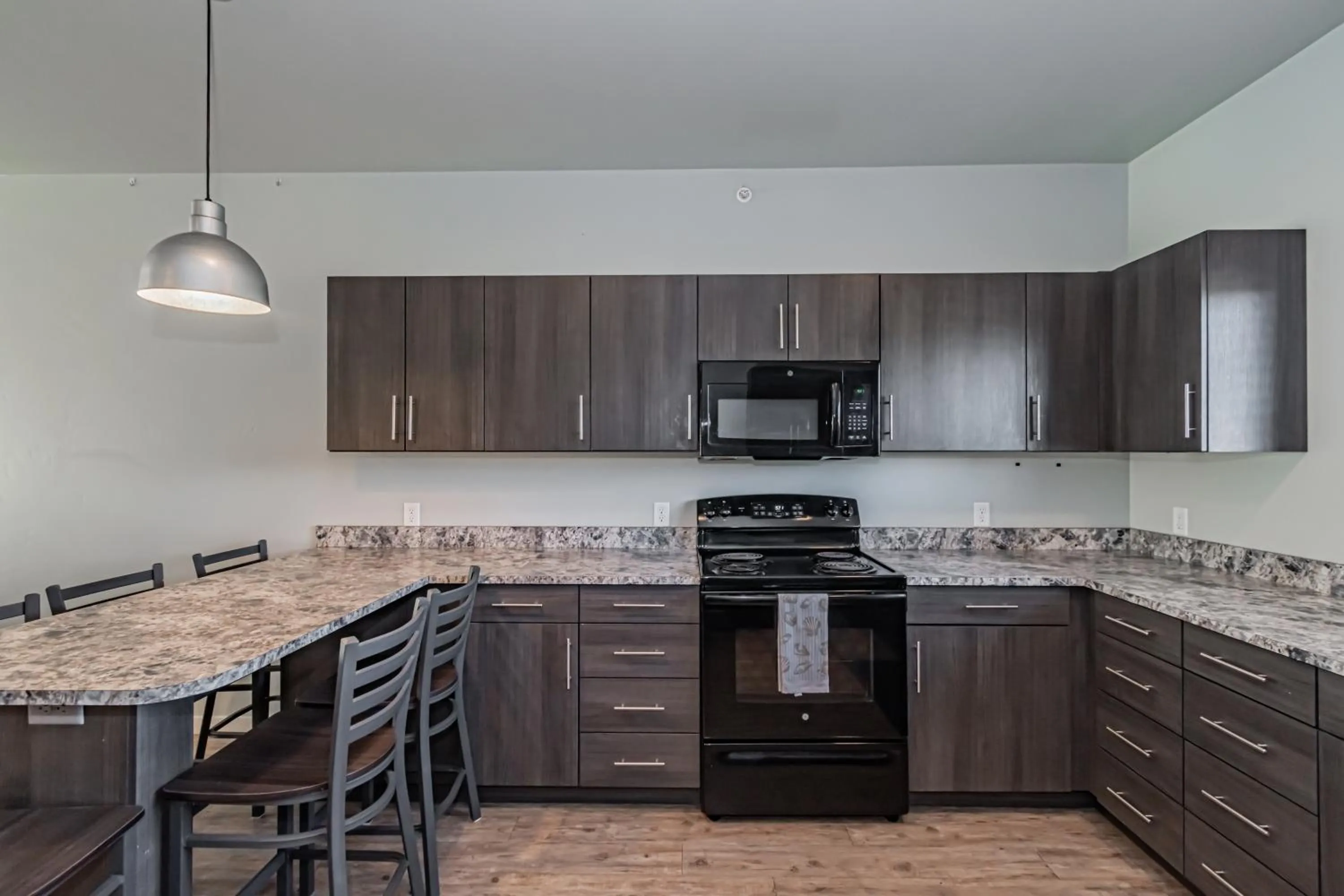 Kitchen or kitchenette in Bringham's Mill Apartments Perfect for Groups Full Kitchen Gym and Free Parking