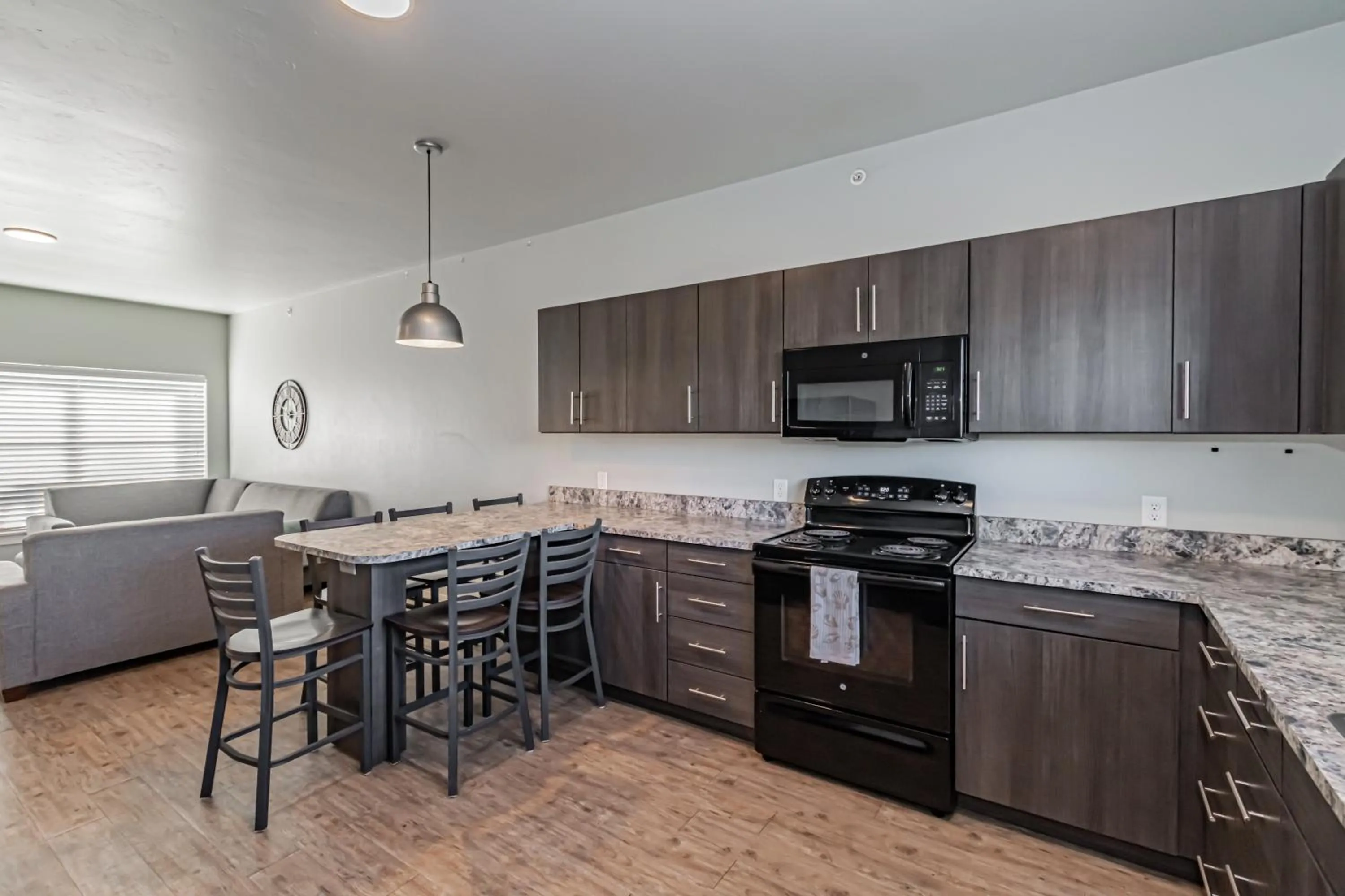 Kitchen or kitchenette in Bringham's Mill Apartments Perfect for Groups Full Kitchen Gym and Free Parking