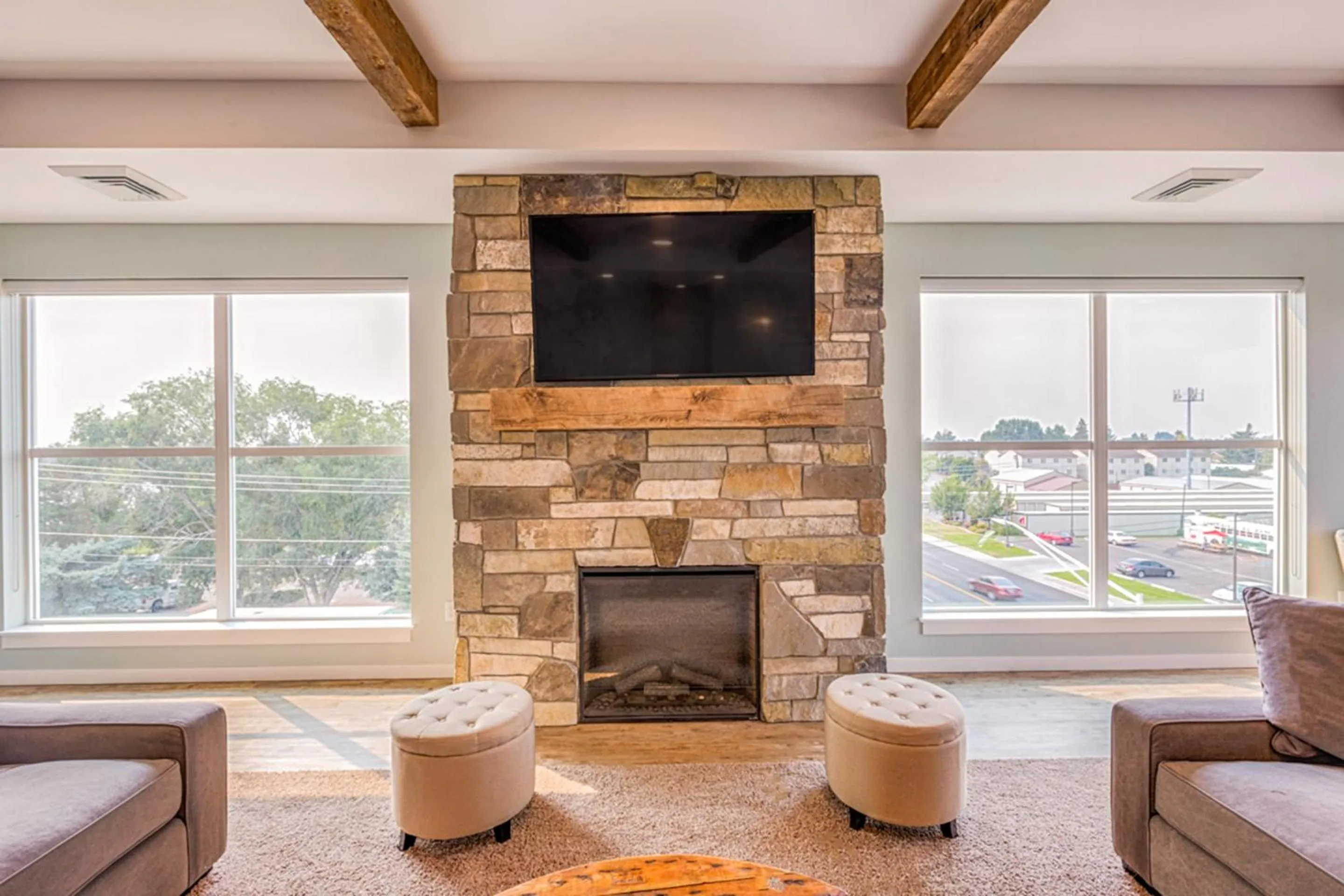 Living room in Bringham's Mill Apartments Perfect for Groups Full Kitchen Gym and Free Parking