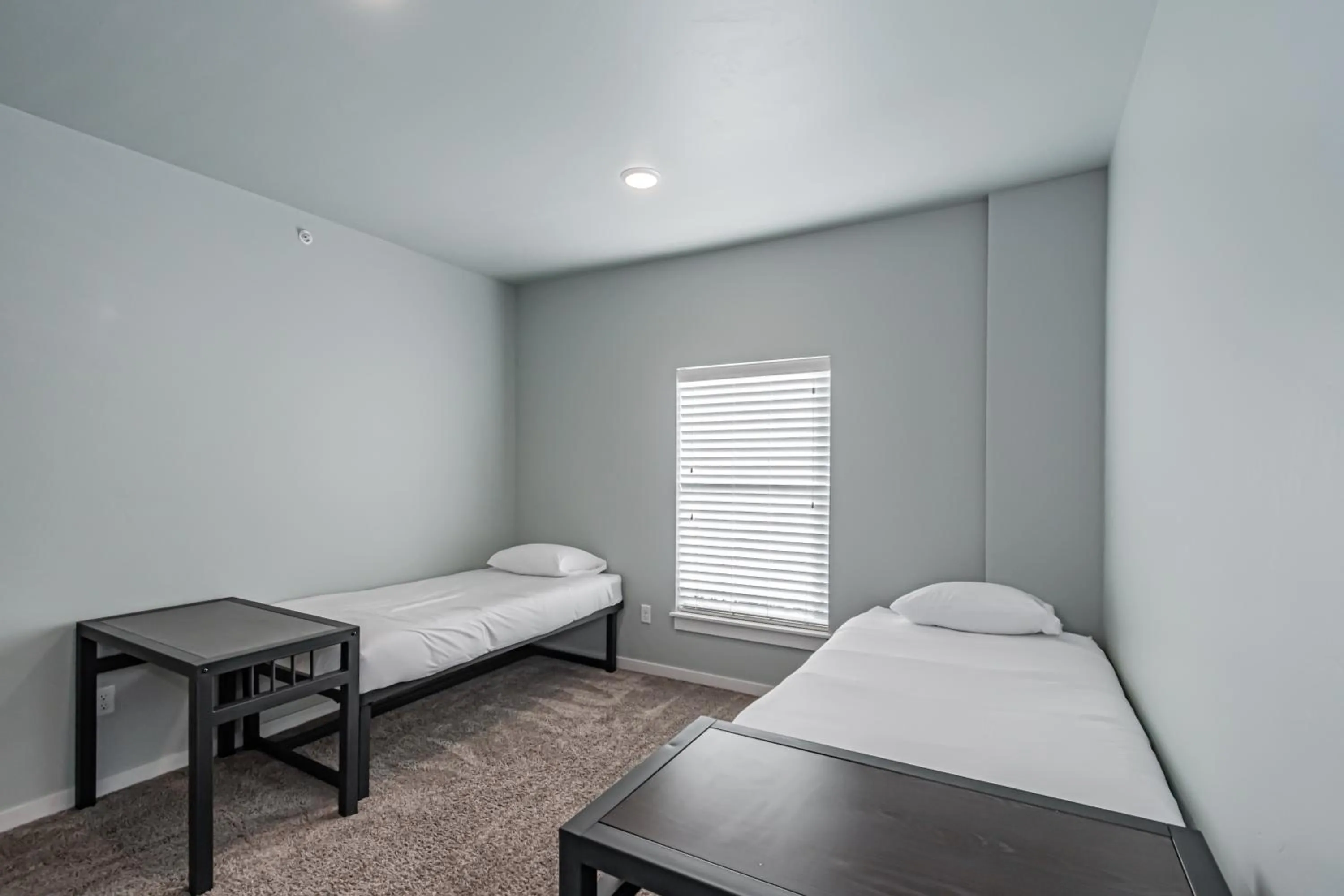 Bed in Bringham's Mill Apartments Perfect for Groups Full Kitchen Gym and Free Parking