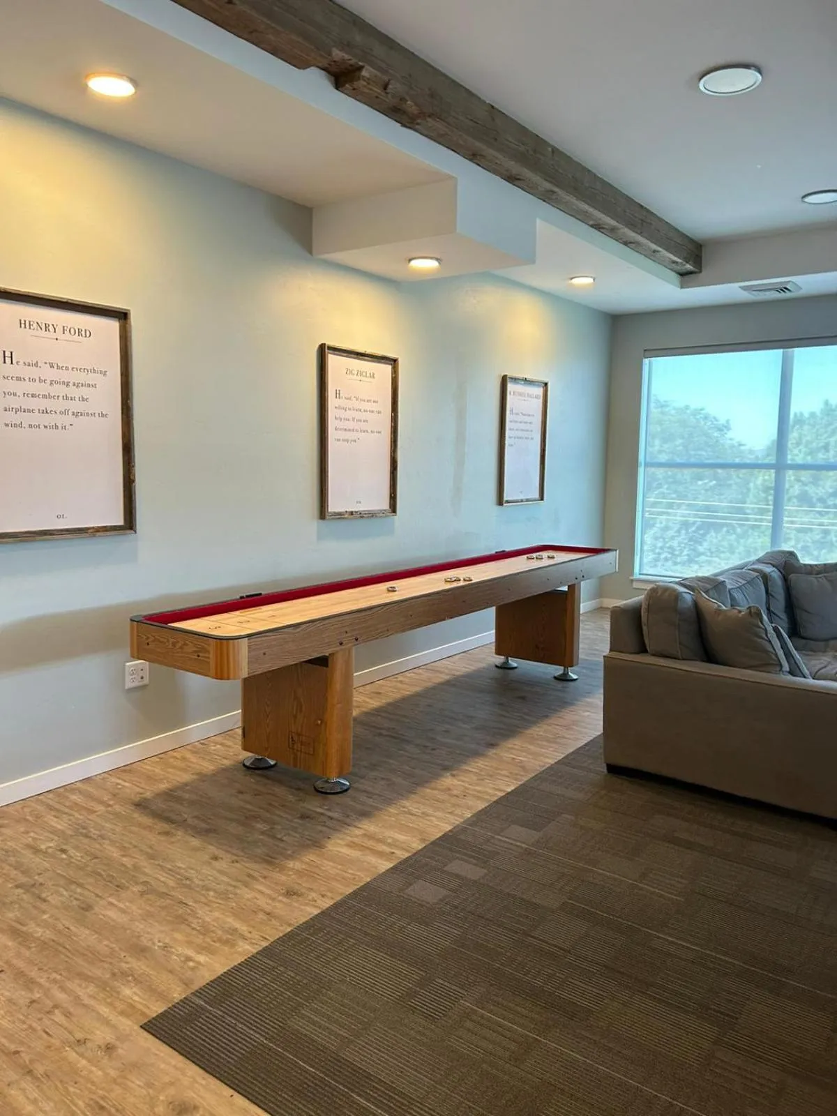 Seating area in Bringham's Mill Apartments Perfect for Groups Full Kitchen Gym and Free Parking