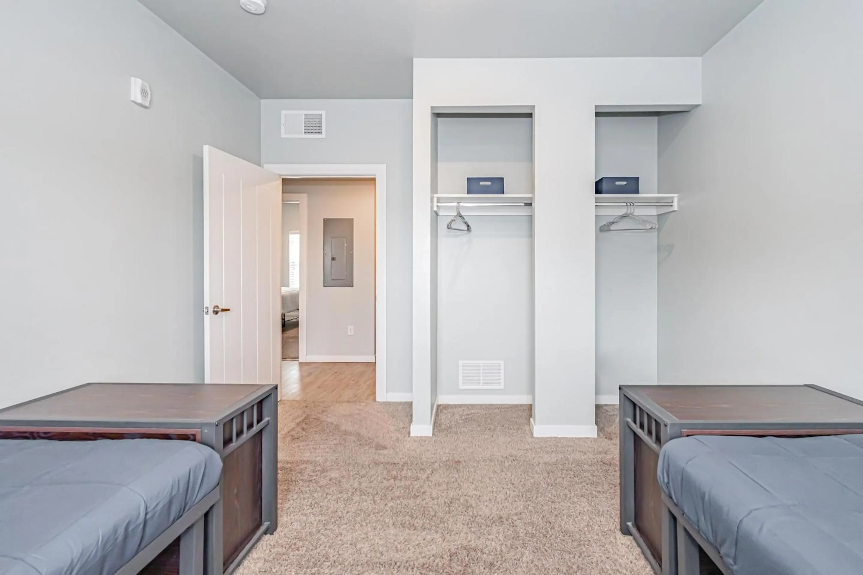 Bed in Bringham's Mill Apartments Perfect for Groups Full Kitchen Gym and Free Parking