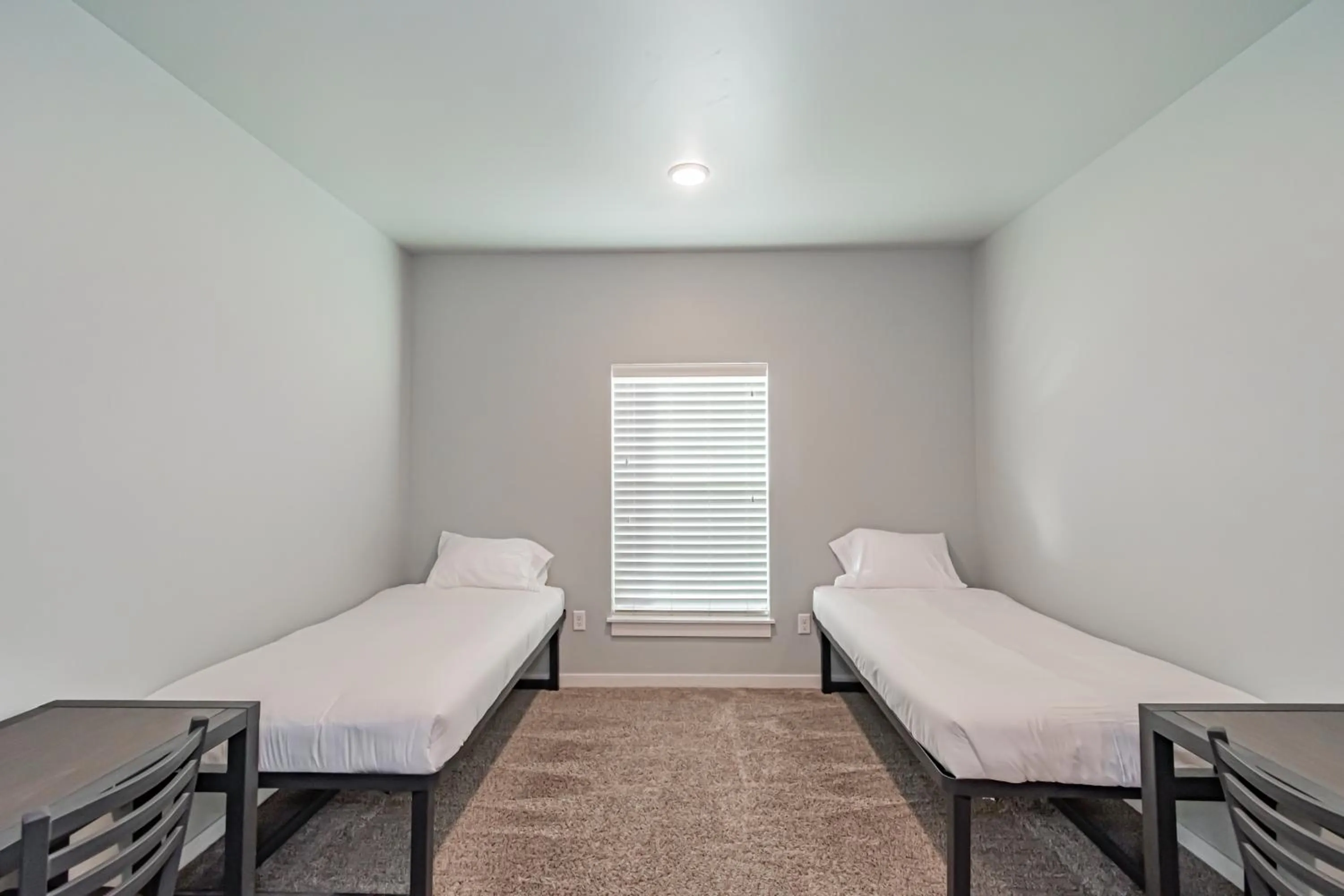 Bed in Bringham's Mill Apartments Perfect for Groups Full Kitchen Gym and Free Parking