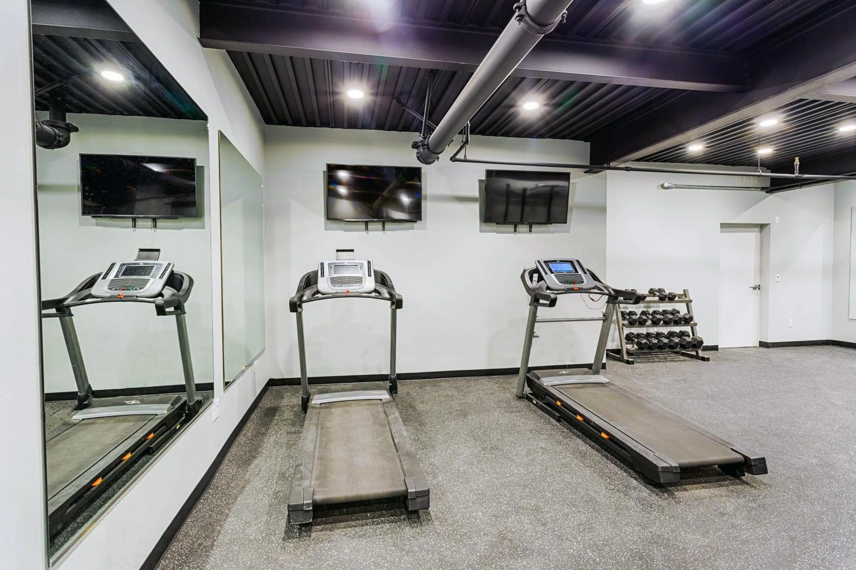 Fitness centre/facilities in Bringham's Mill Apartments Perfect for Groups Full Kitchen Gym and Free Parking