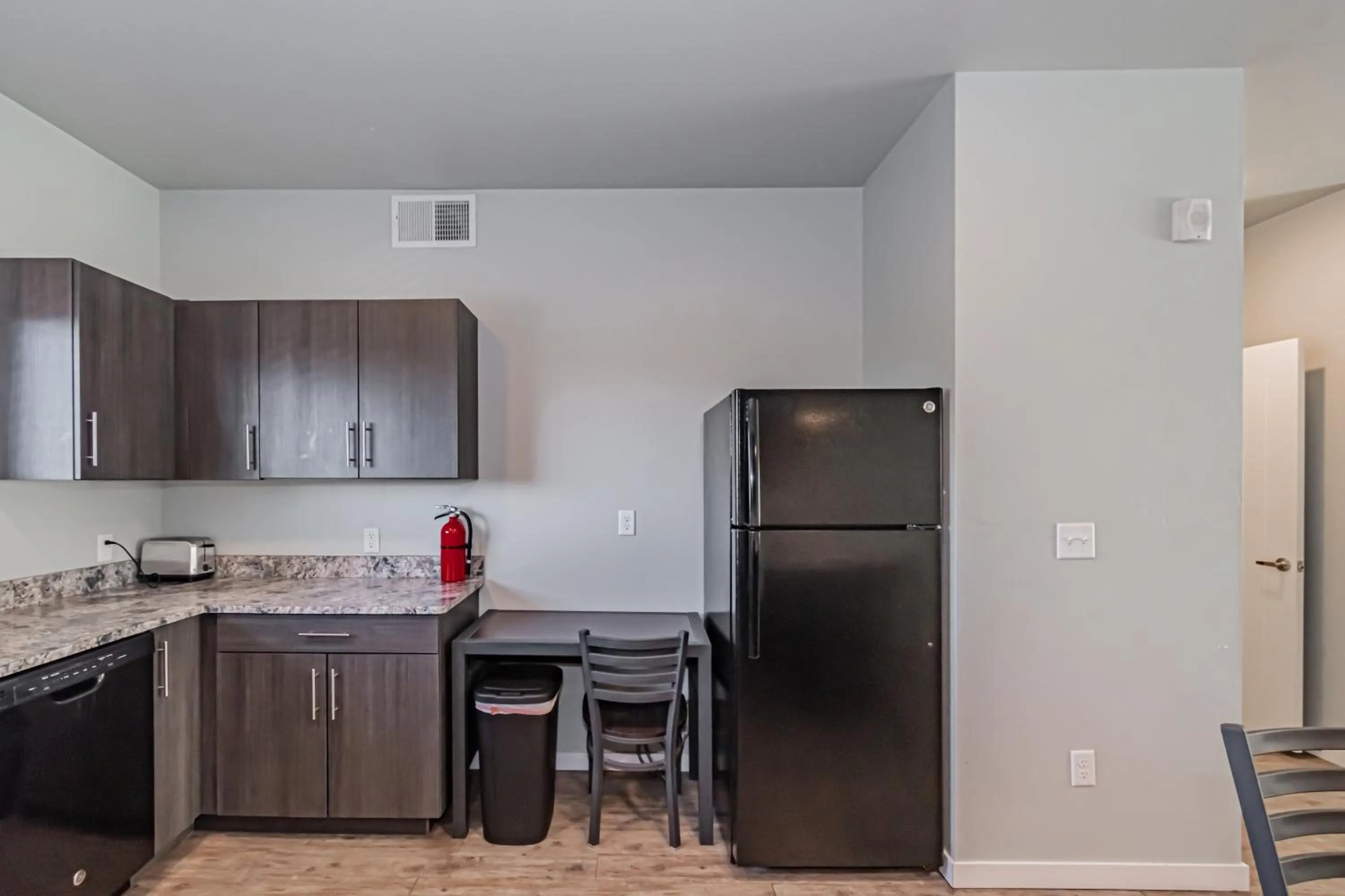 Kitchen or kitchenette in Bringham's Mill Apartments Perfect for Groups Full Kitchen Gym and Free Parking