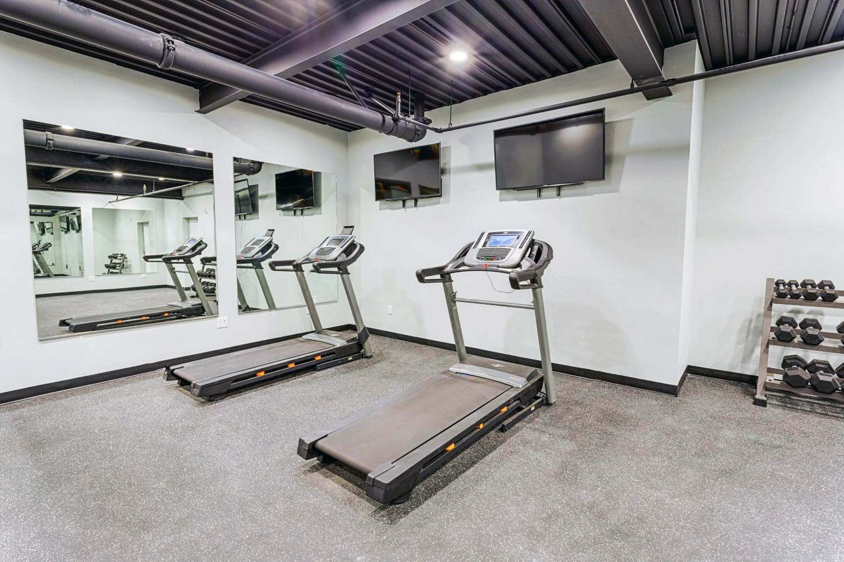 Fitness centre/facilities in Bringham's Mill Apartments Perfect for Groups Full Kitchen Gym and Free Parking