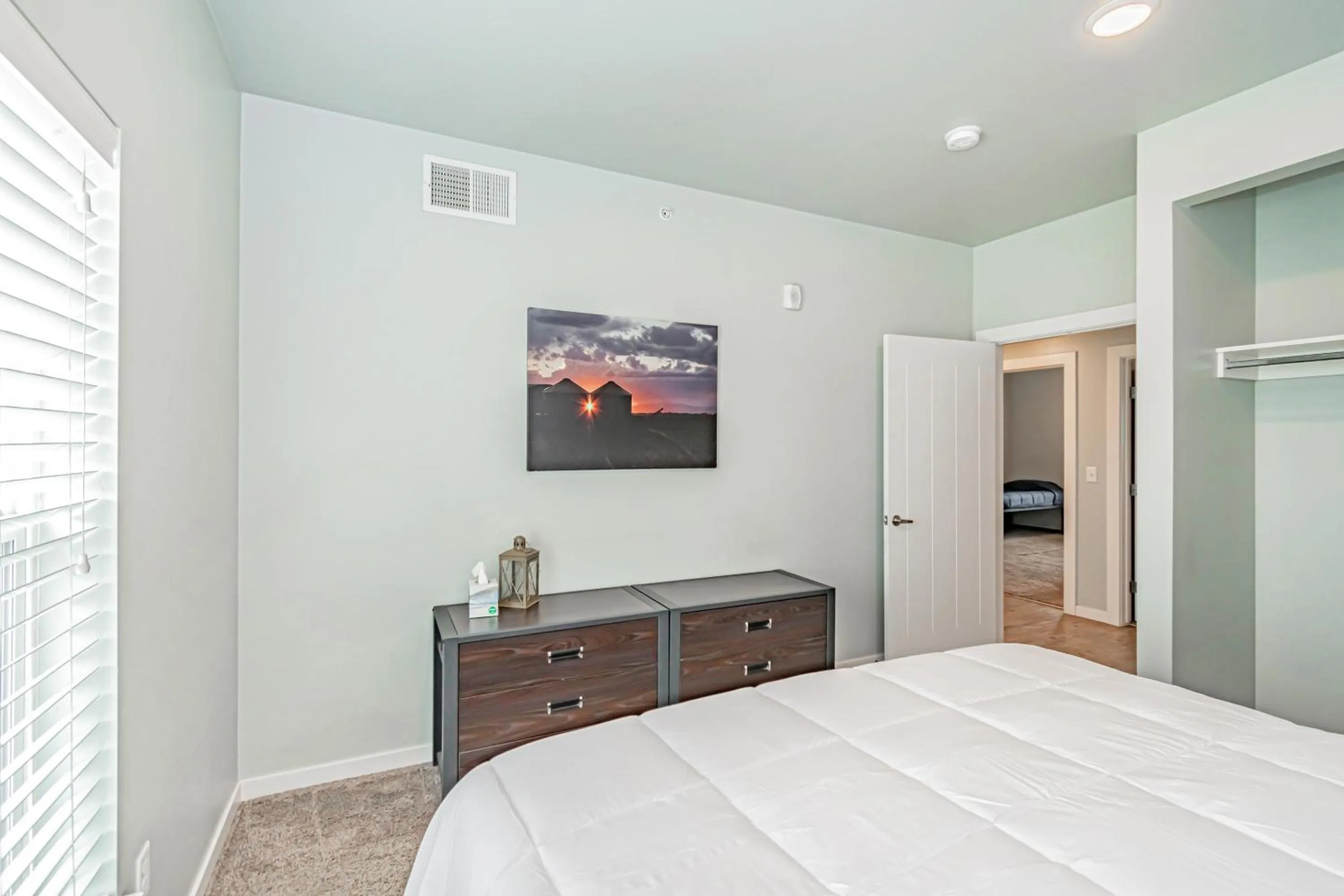 Bed in Bringham's Mill Apartments Perfect for Groups Full Kitchen Gym and Free Parking