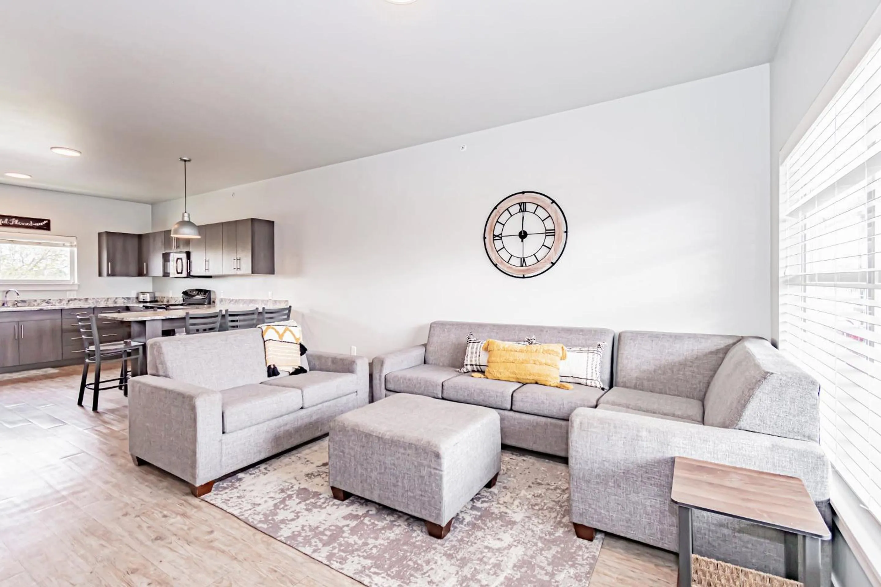 Living room in Bringham's Mill Apartments Perfect for Groups Full Kitchen Gym and Free Parking