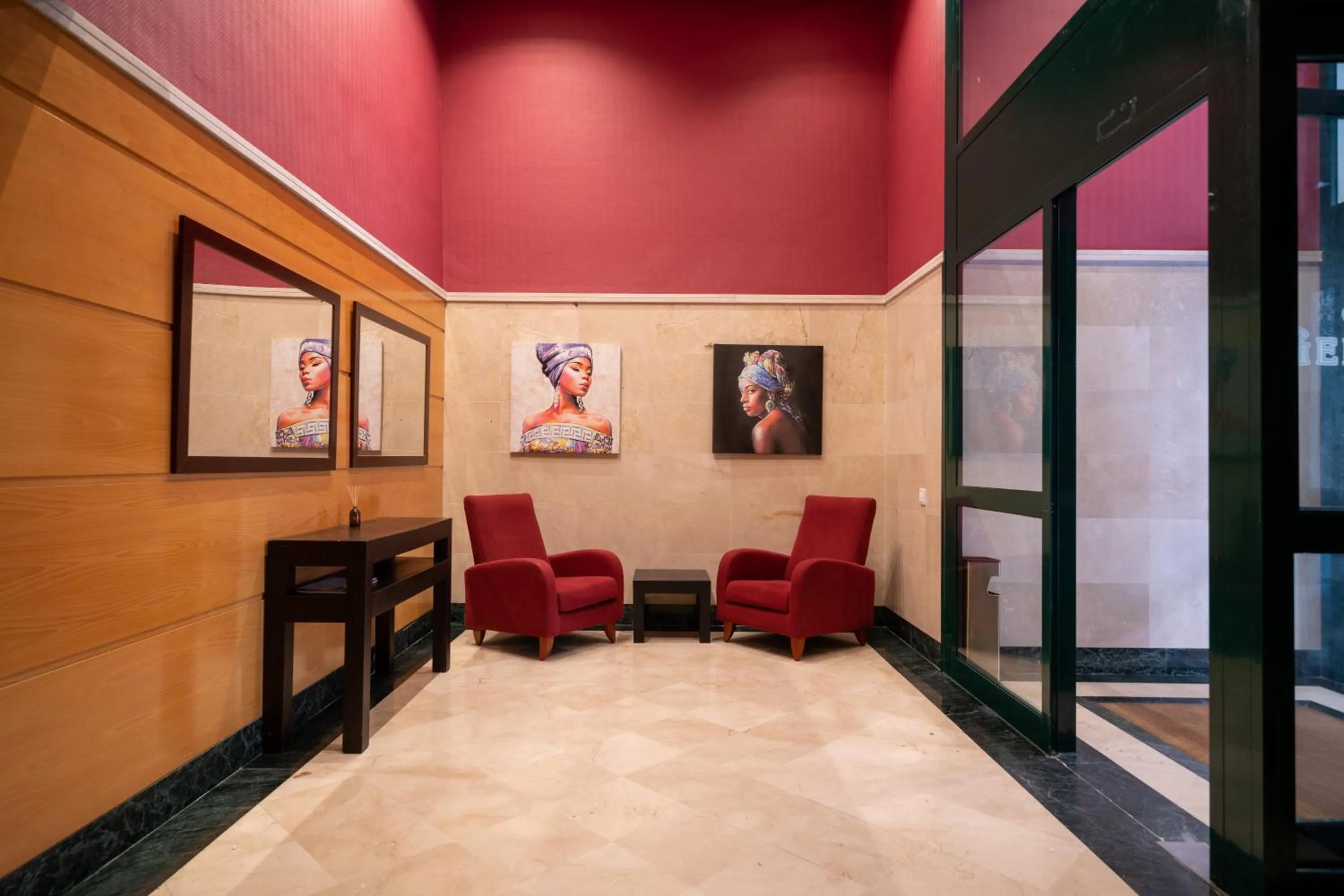 Lobby or reception in Apartamentos GO - Génova Parquesol - Parking Gratuito-Zona libre de bajas emisiones