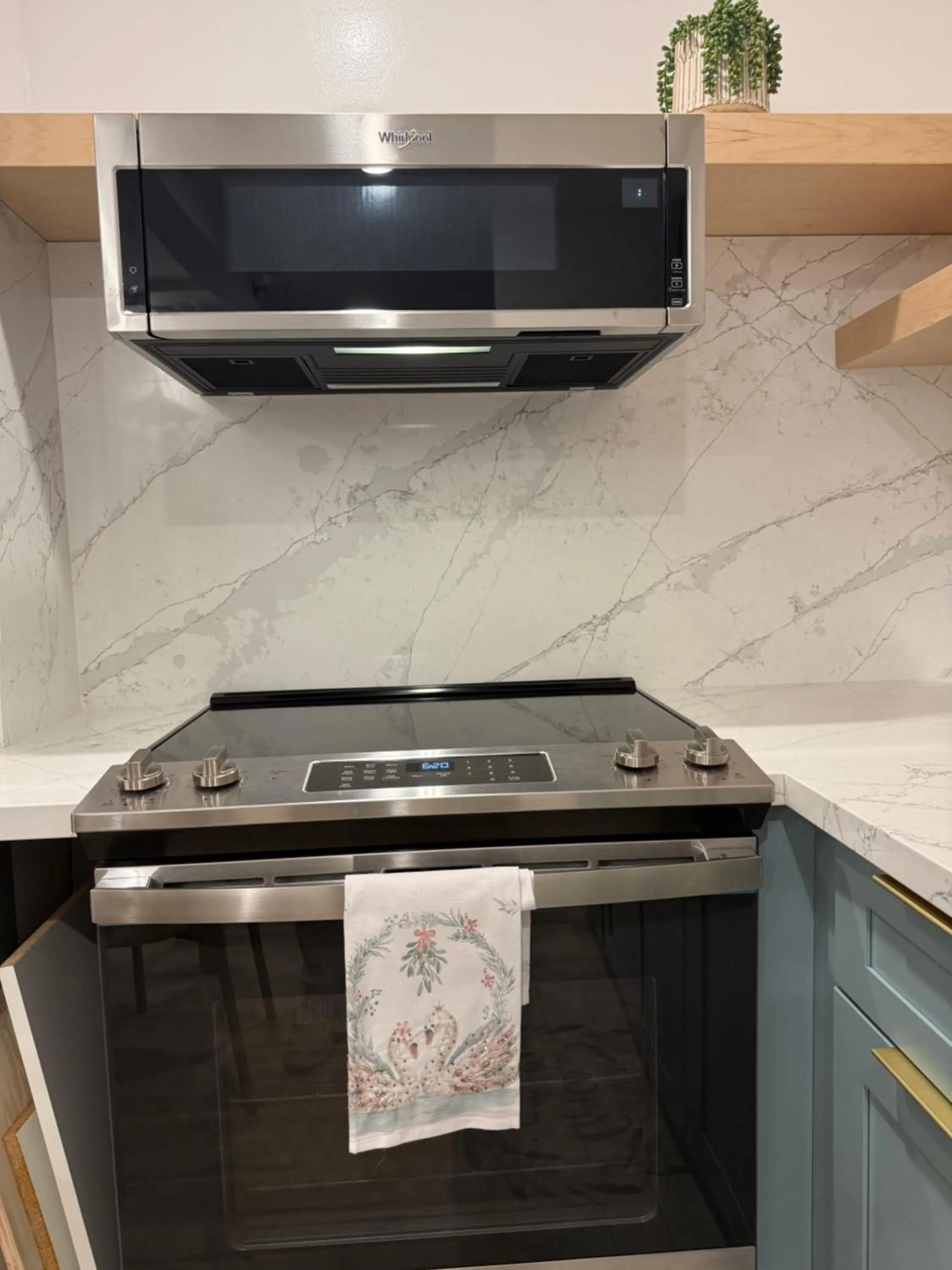 Newly renovated luxury, modern style Waikiki Sunset Hotel Ocean view Freeparking