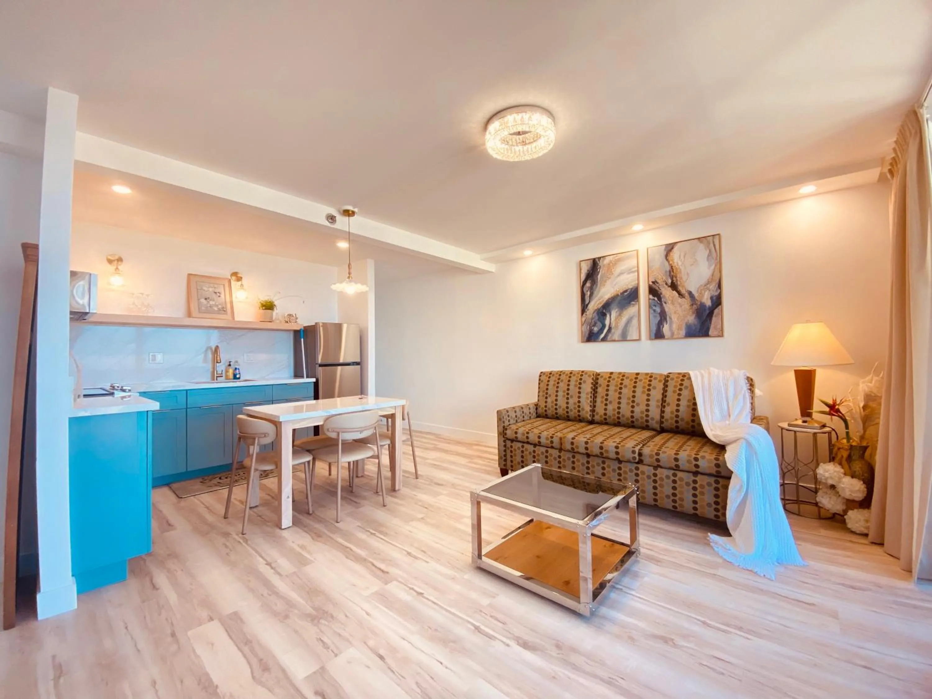 Newly renovated luxury, modern style Waikiki Sunset Hotel Ocean view Freeparking