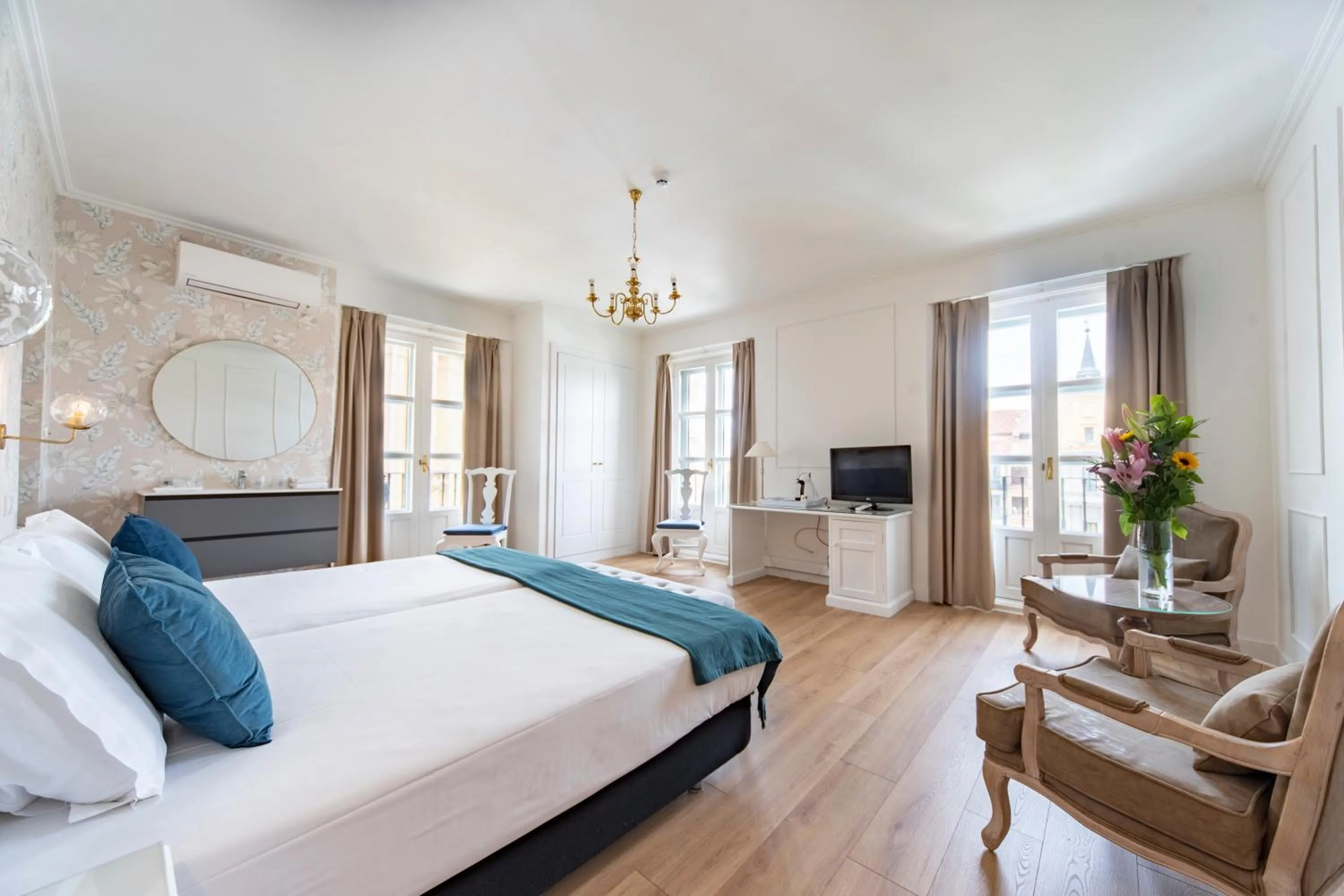 Photo of the whole room, Bed in Hotel Infanta Isabel by Recordis Hotels