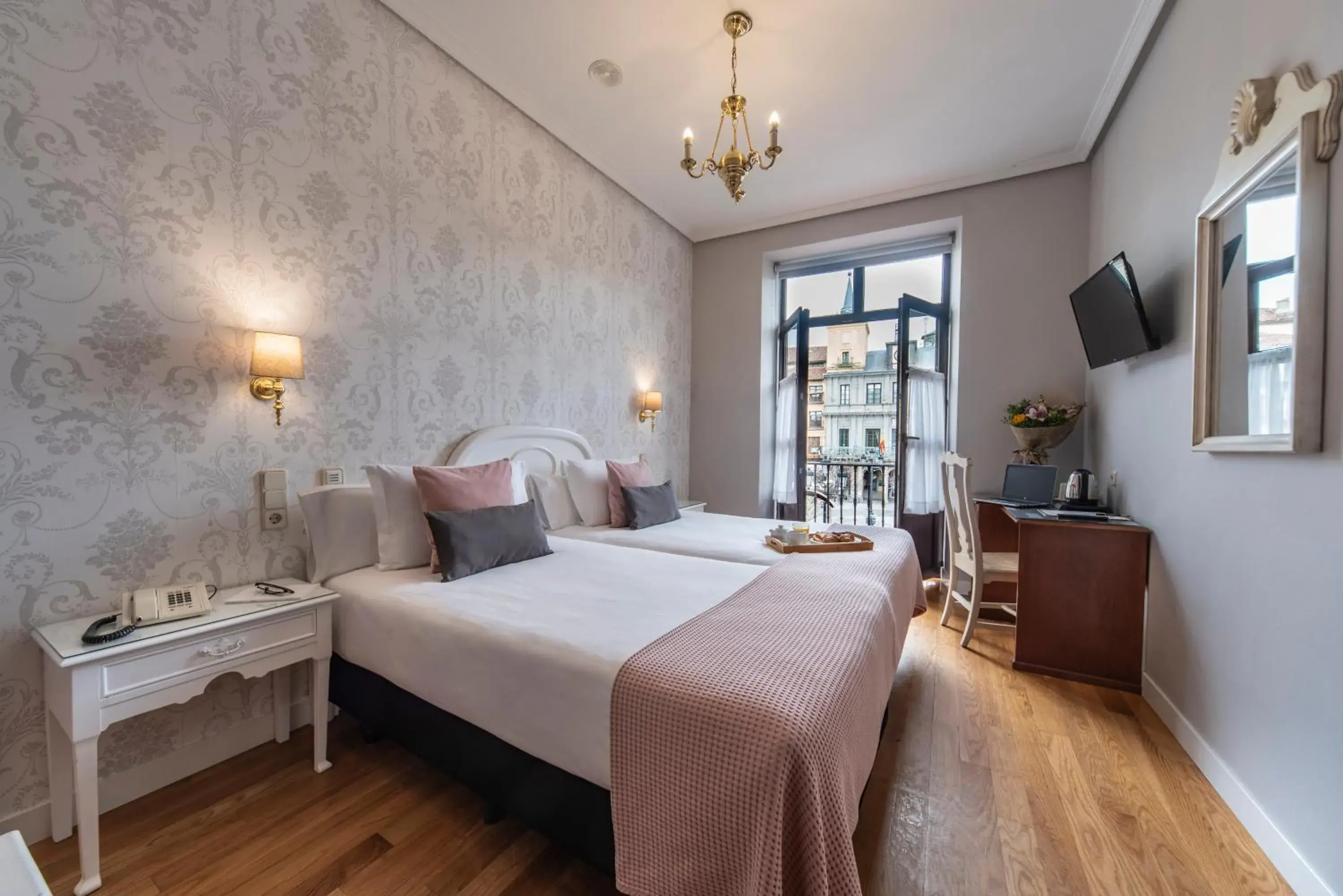 Photo of the whole room, Bed in Hotel Infanta Isabel by Recordis Hotels Photo of the whole room, Bed in Hotel Infanta Isabel by Recordis Hotels