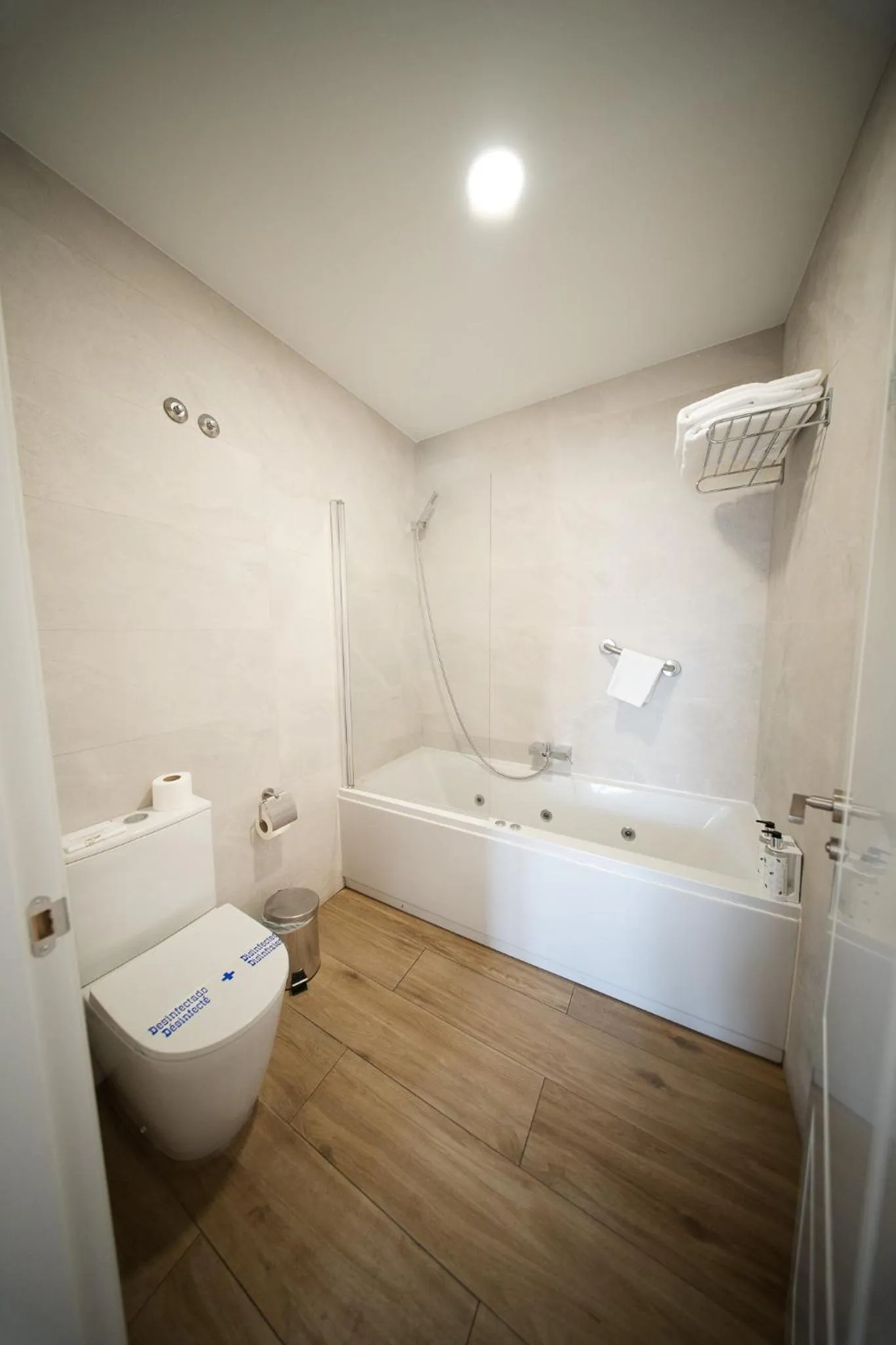 Bathroom in Hotel Infanta Isabel by Recordis Hotels