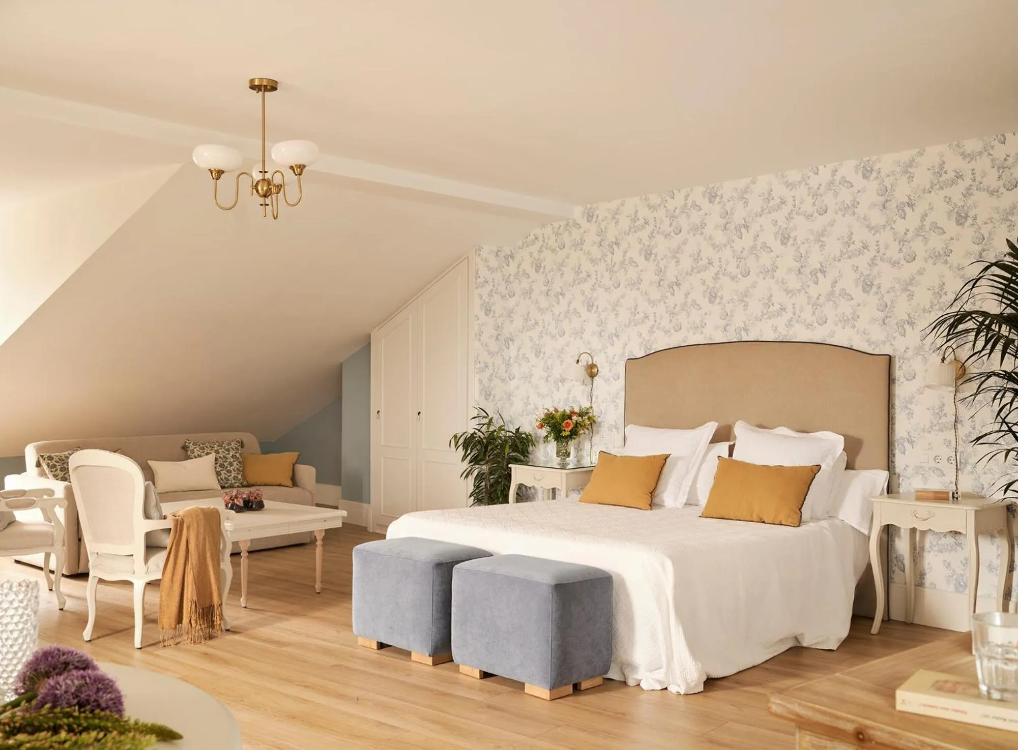 Photo of the whole room, Bed in Hotel Infanta Isabel by Recordis Hotels