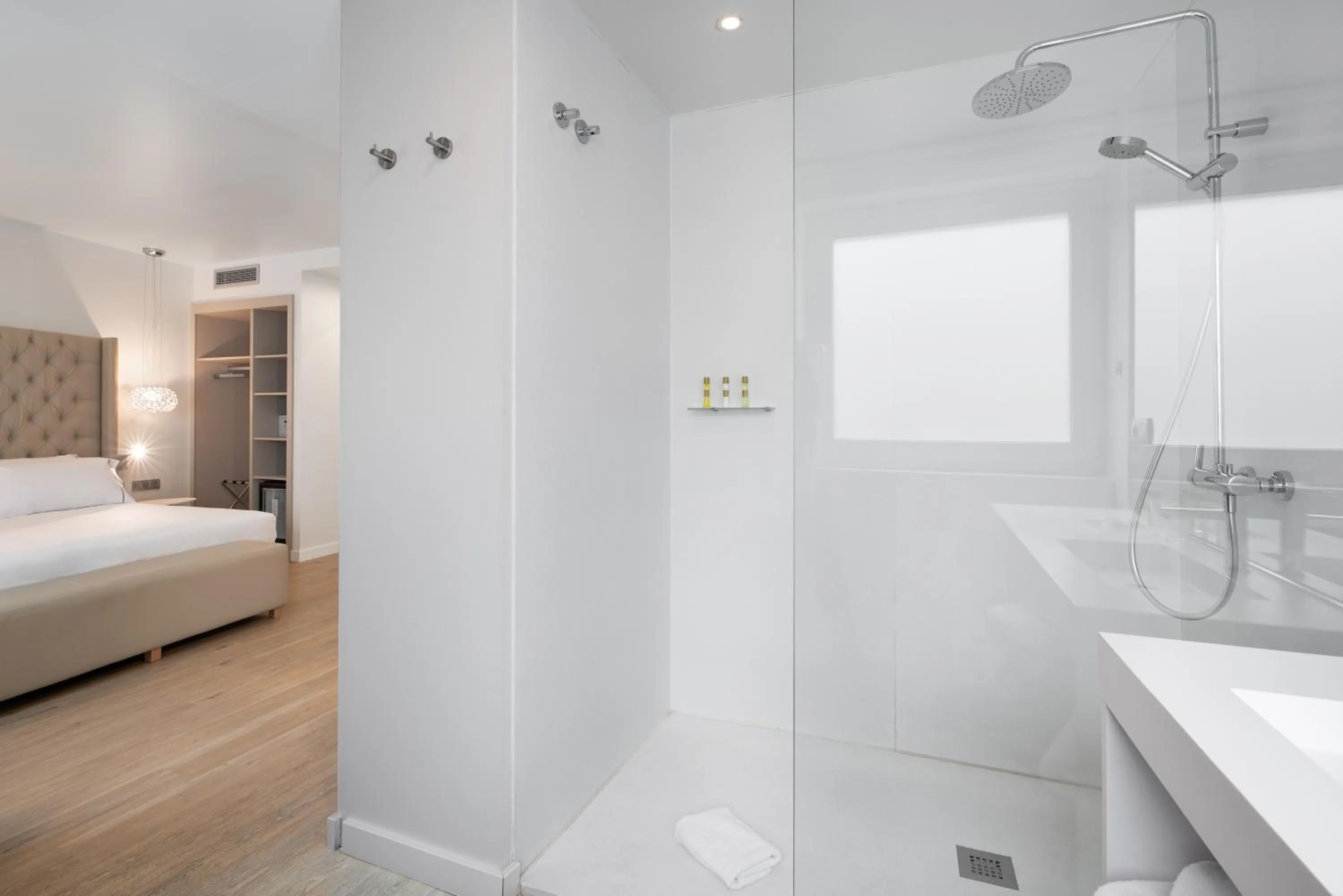 Bathroom, Bed in Eurostars Marqués de Vallejo
