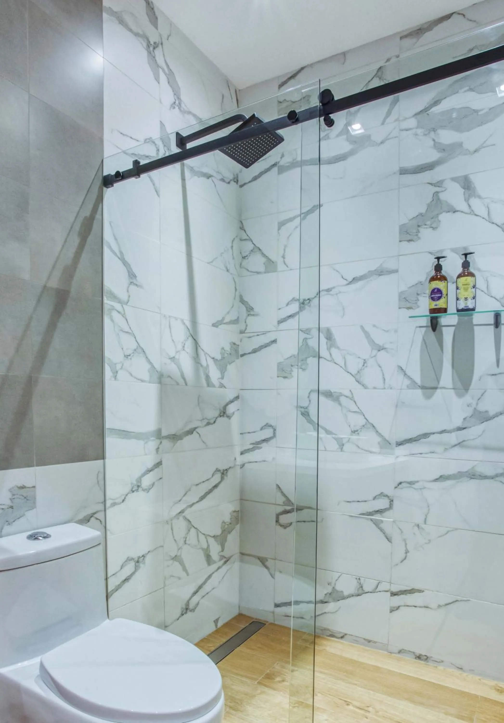 Shower in Wanderlot - Hotel Plaza Central