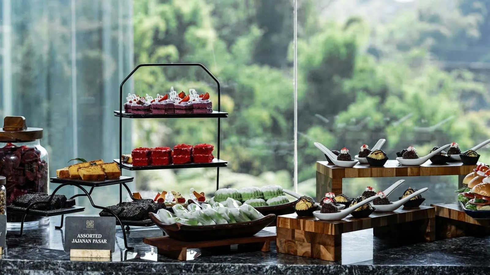 Food and drinks in Forest Hills Hotel