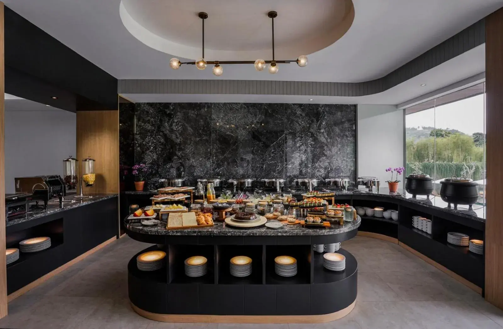 Breakfast in Forest Hills Hotel Breakfast in Forest Hills Hotel