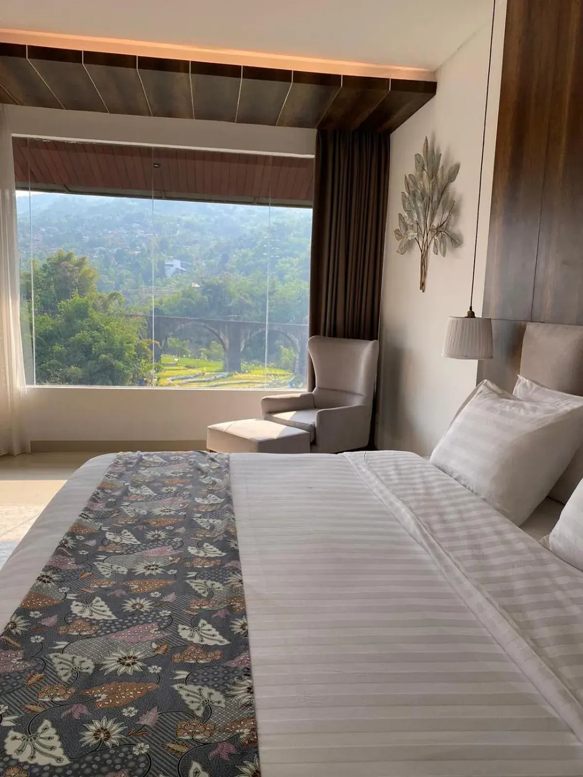 Mountain view, Bed in Forest Hills Hotel Mountain view, Bed in Forest Hills Hotel