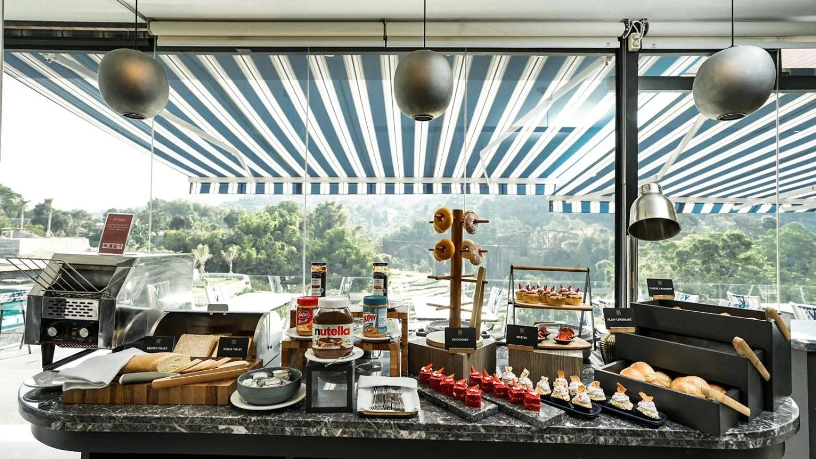 Food and drinks in Forest Hills Hotel