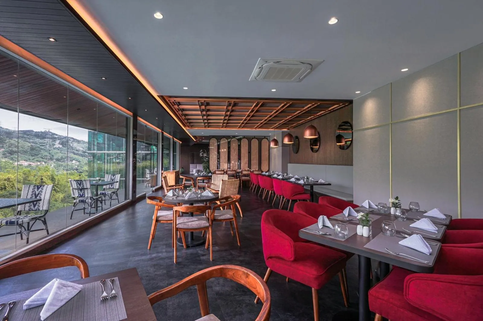 Restaurant/places to eat in Forest Hills Hotel