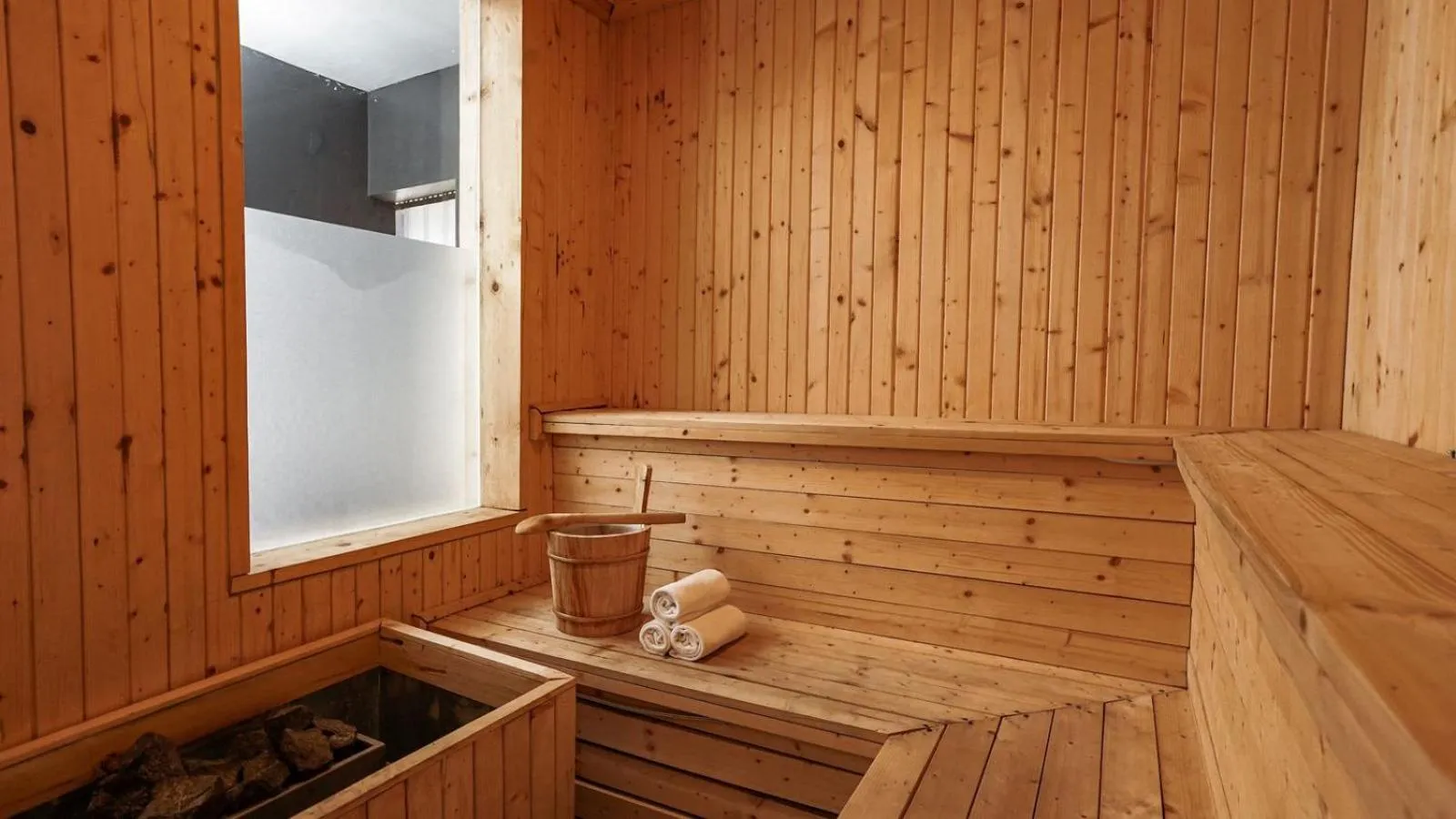 Sauna in Forest Hills Hotel