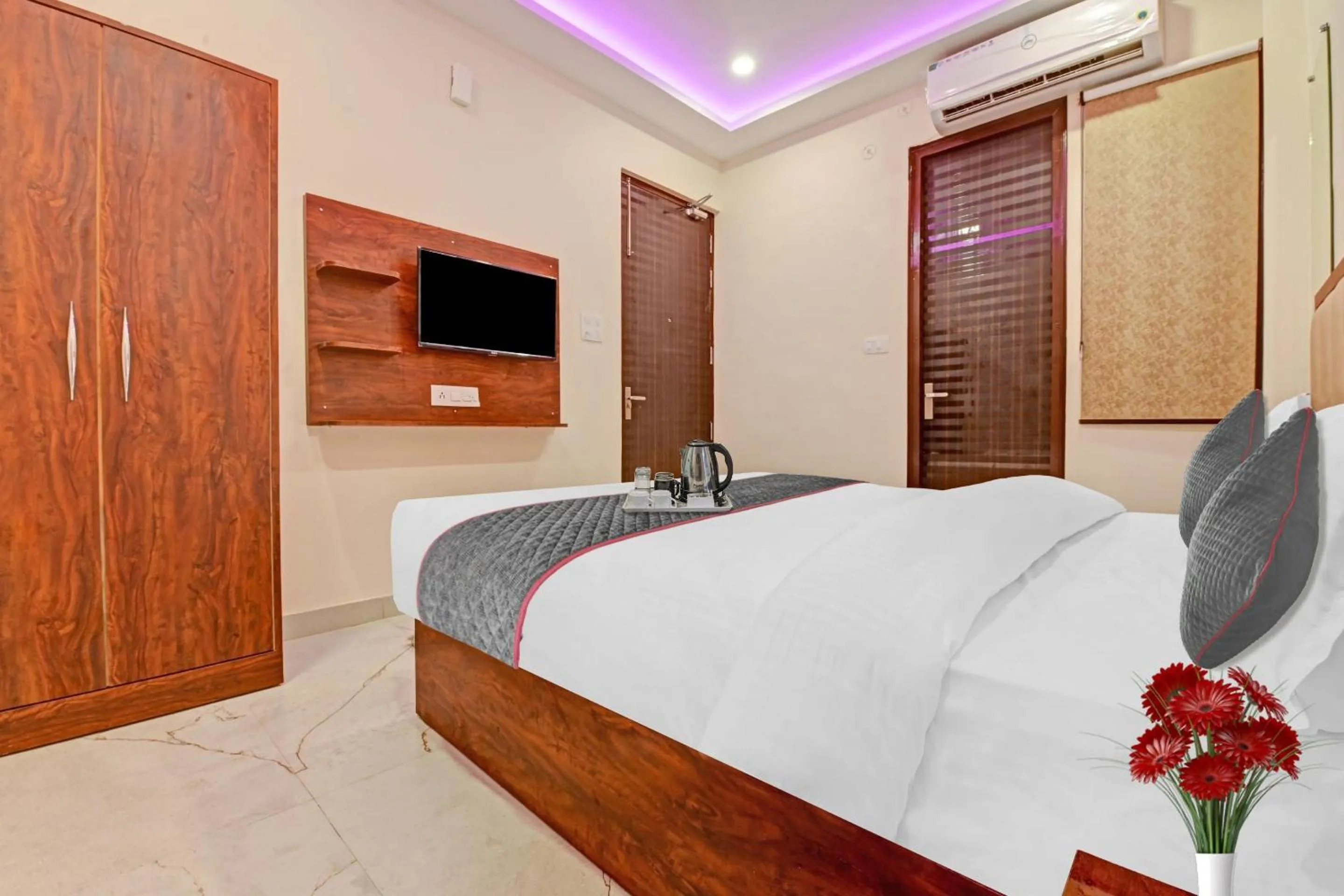 Bedroom in OYO Townhouse 1123 Kalyanpur Metro