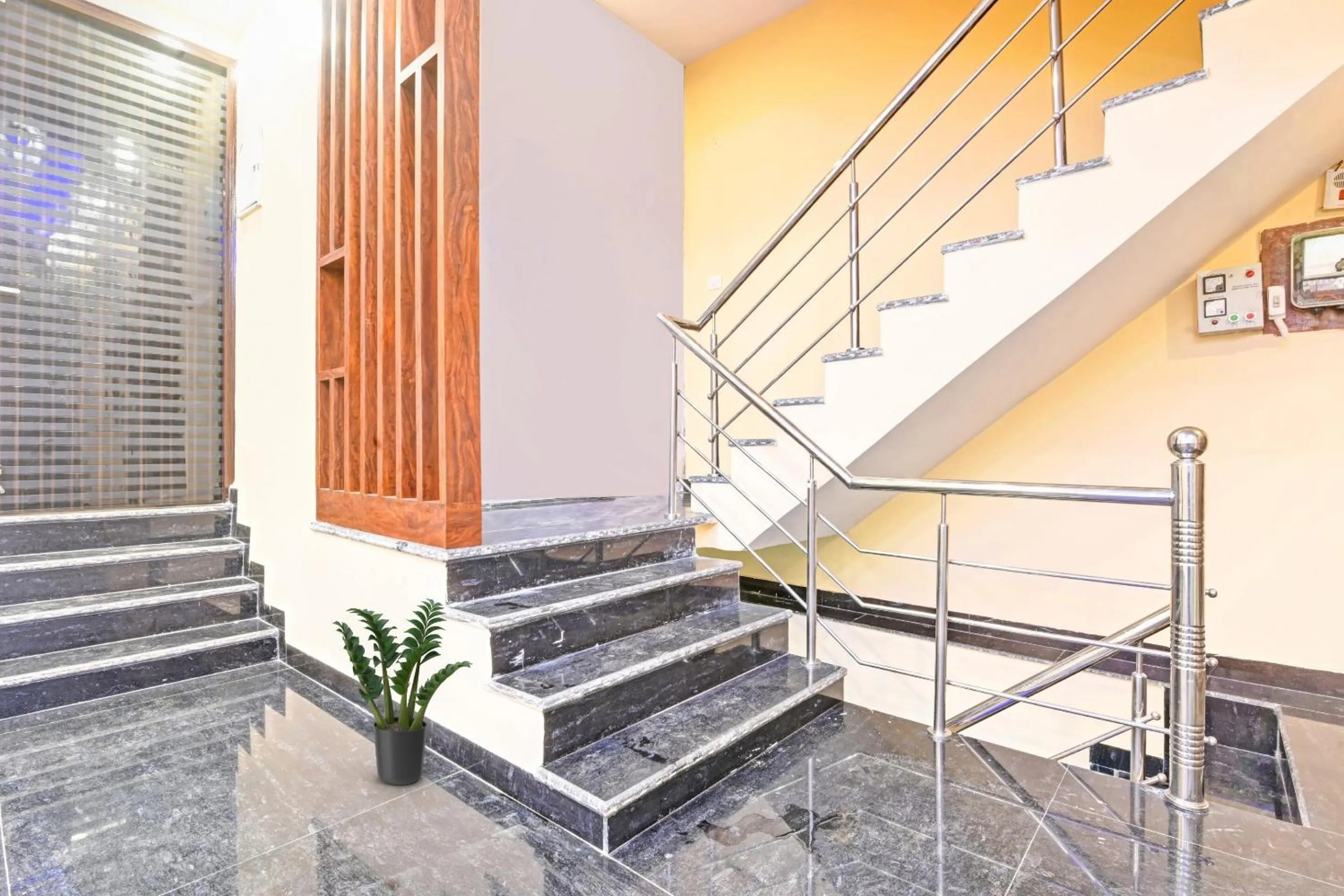 Facade/entrance in OYO Townhouse 1123 Kalyanpur Metro