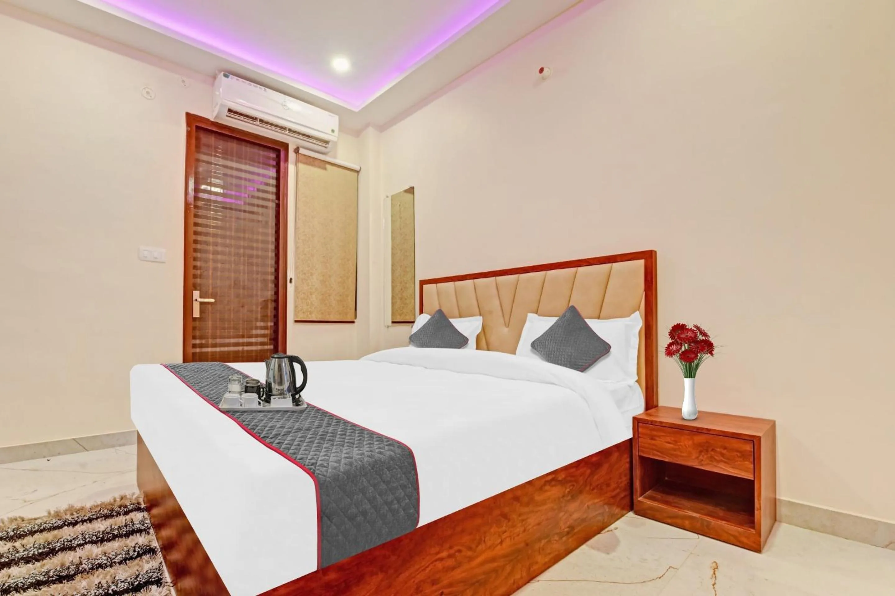 Bedroom in OYO Townhouse 1123 Kalyanpur Metro