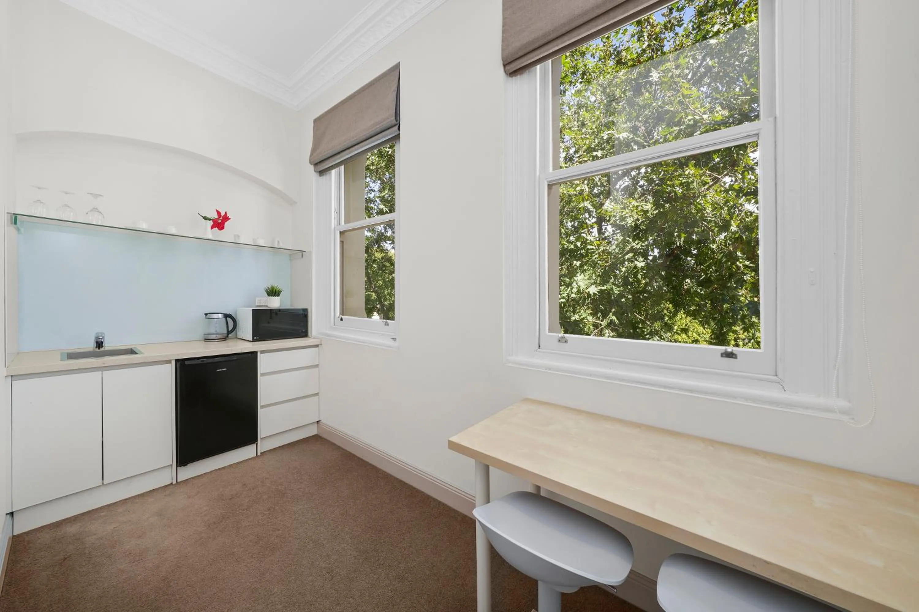Kitchen or kitchenette in Clarendon Hotel
