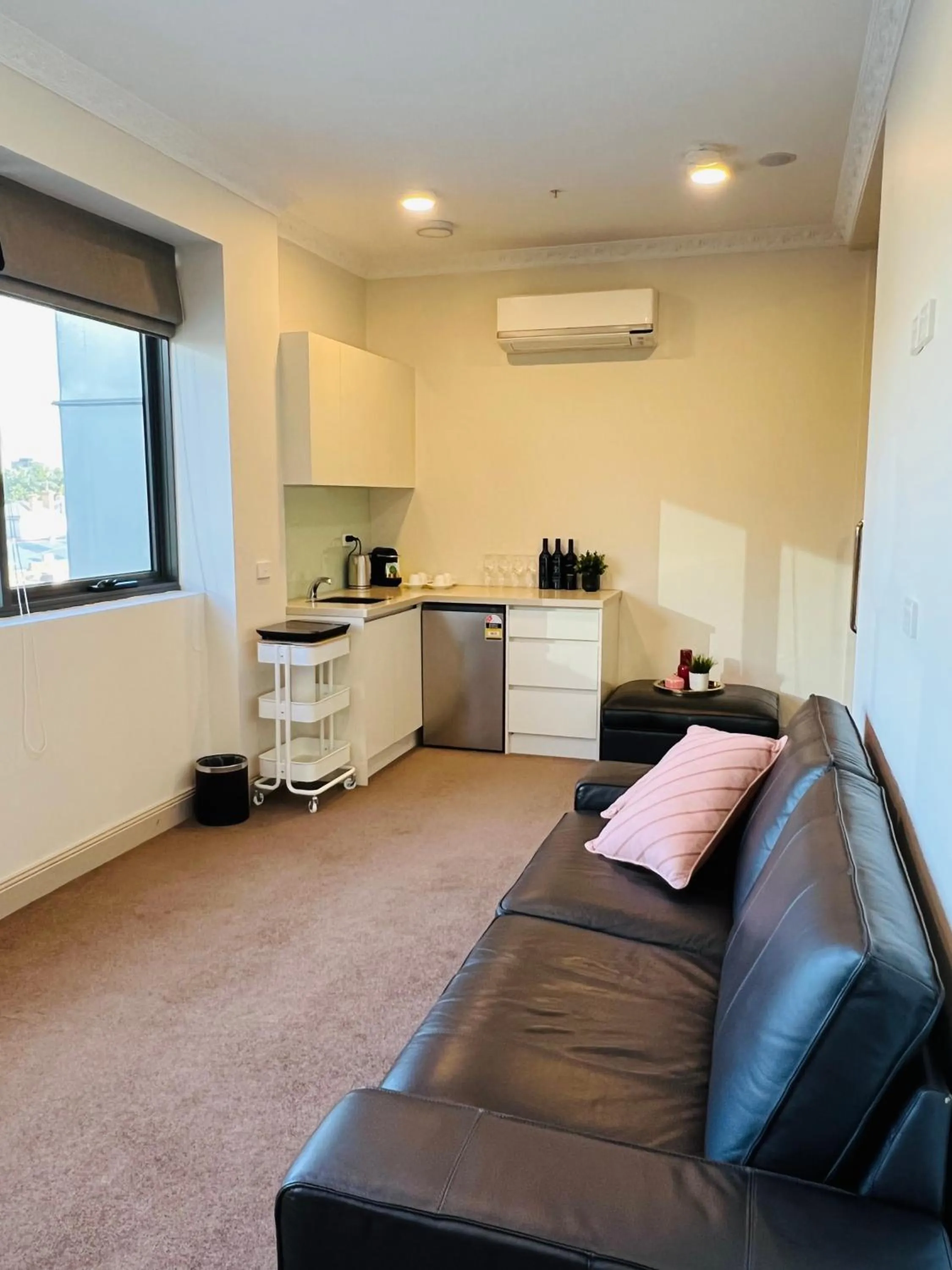 Living room in Clarendon Hotel