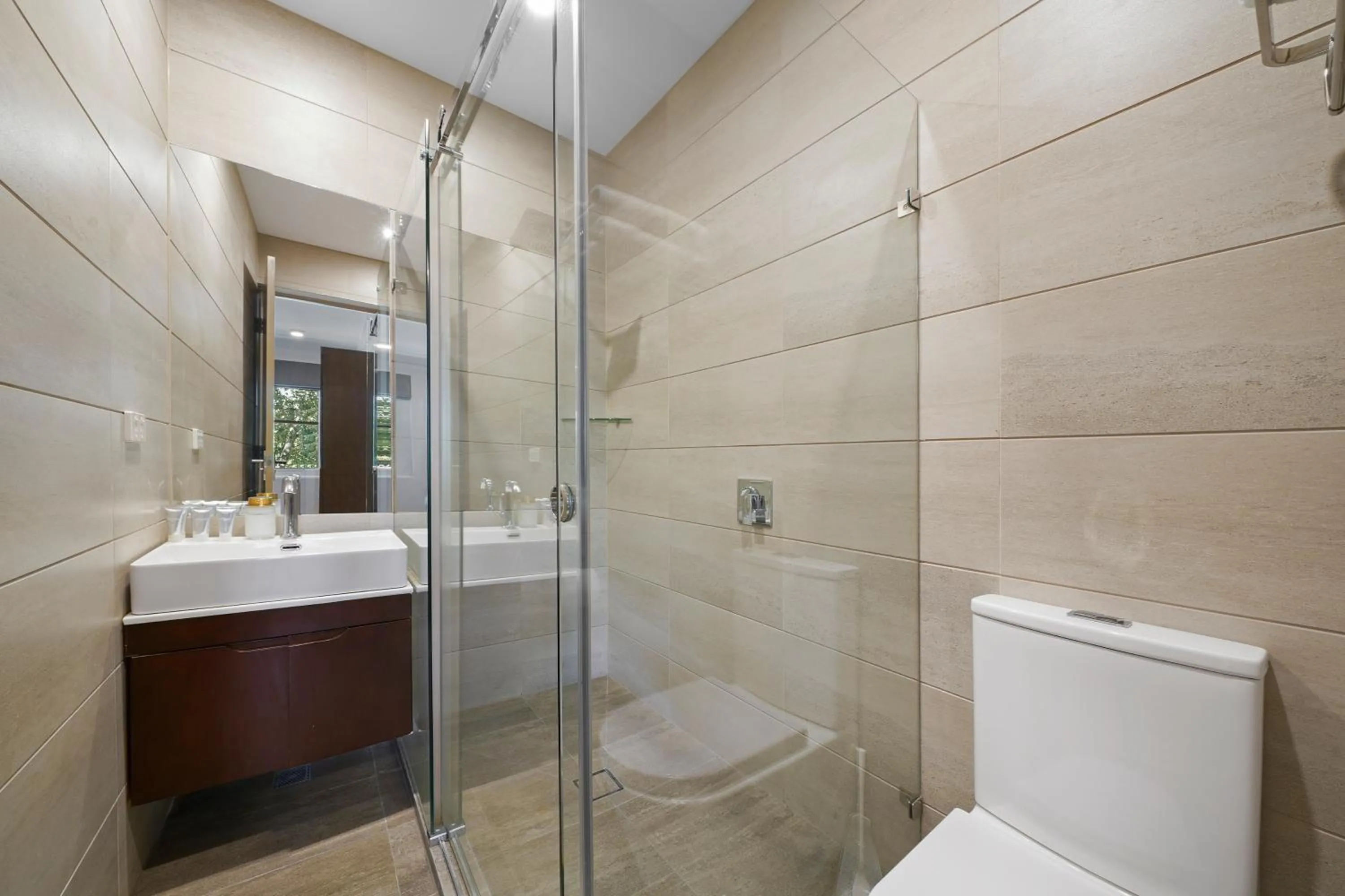 Bathroom in Clarendon Hotel