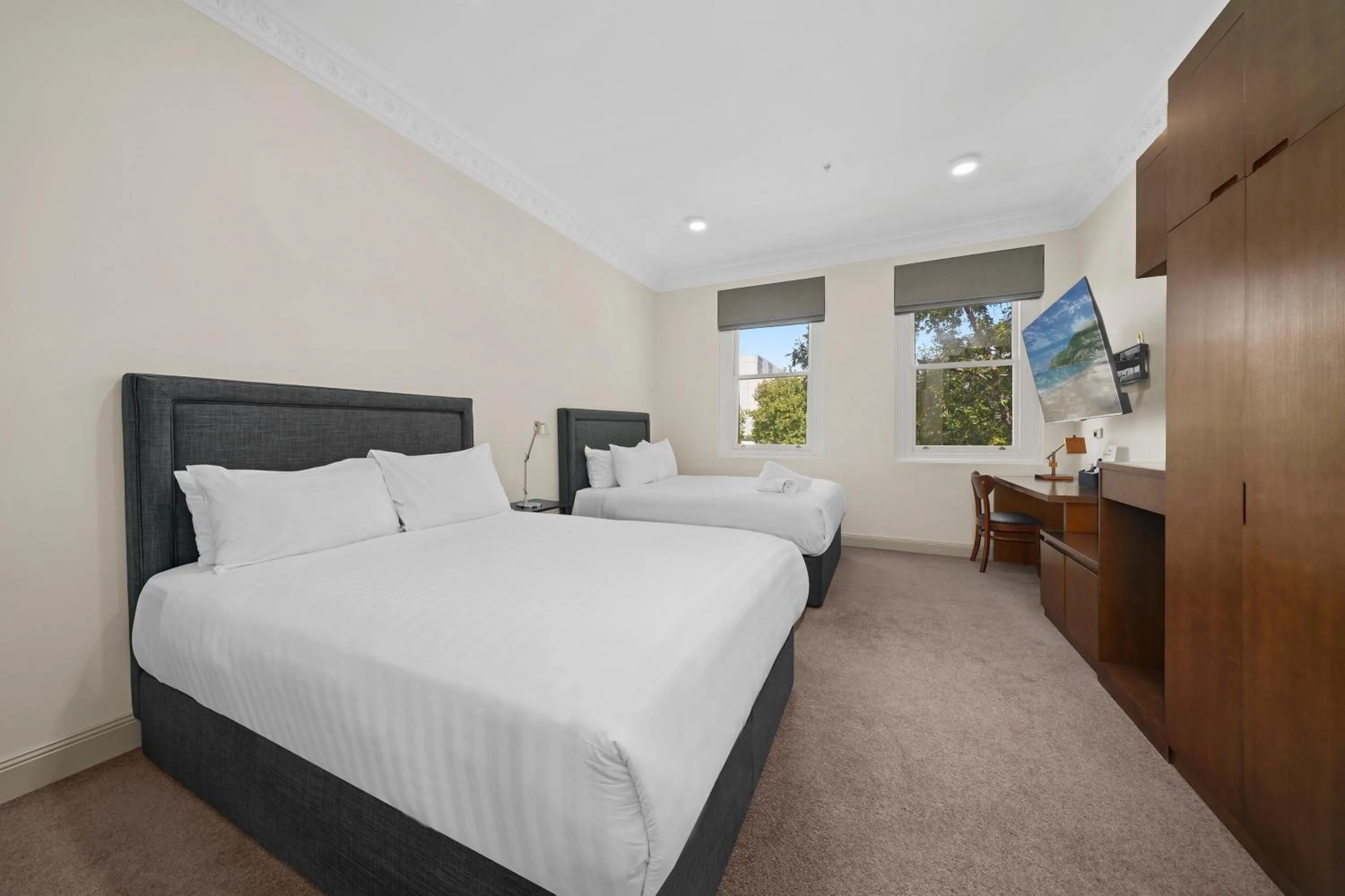 Photo of the whole room, Bed in Clarendon Hotel