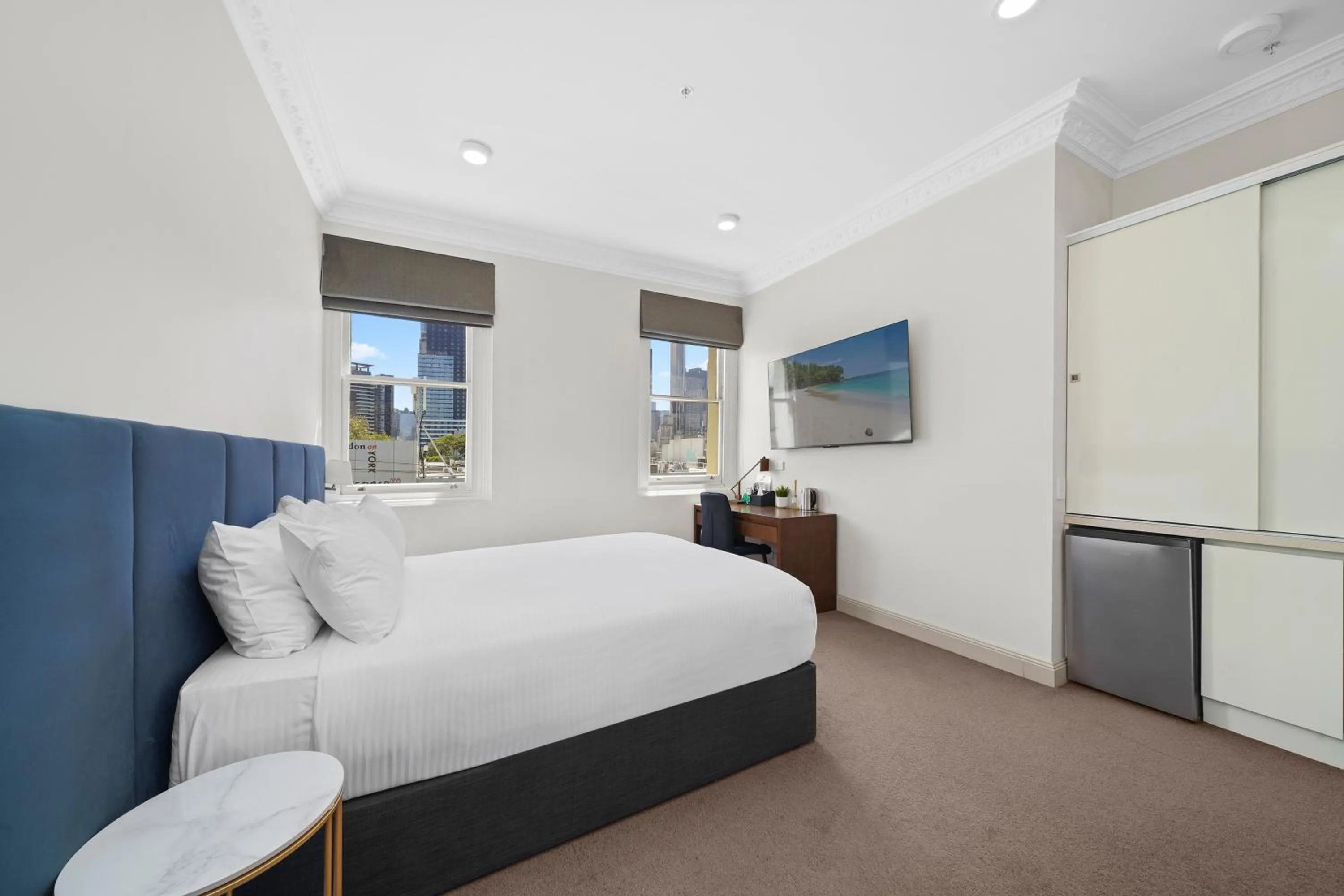 Photo of the whole room, Bed in Clarendon Hotel