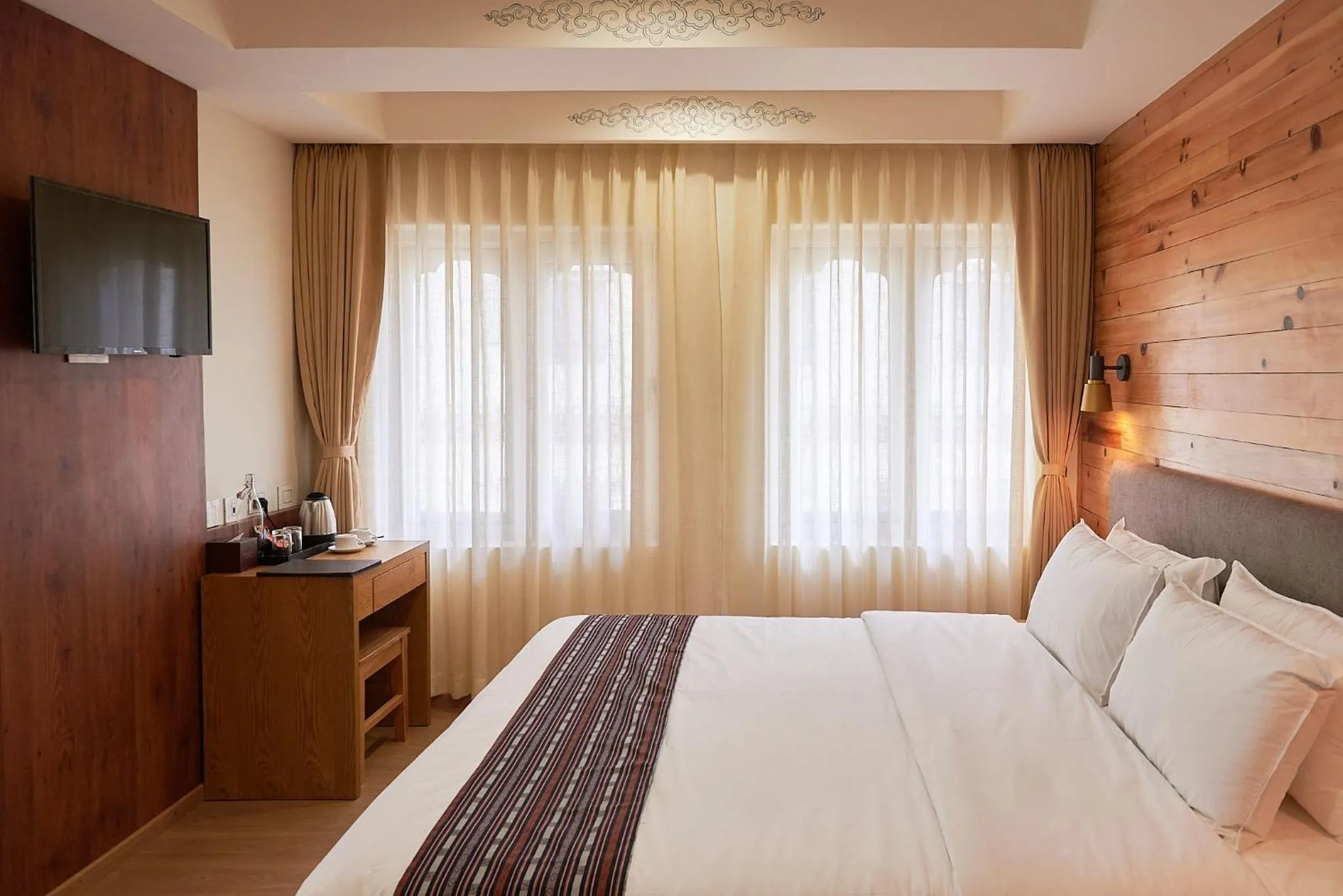 TV and multimedia, Bed in The Willows Hotel, Bhutan