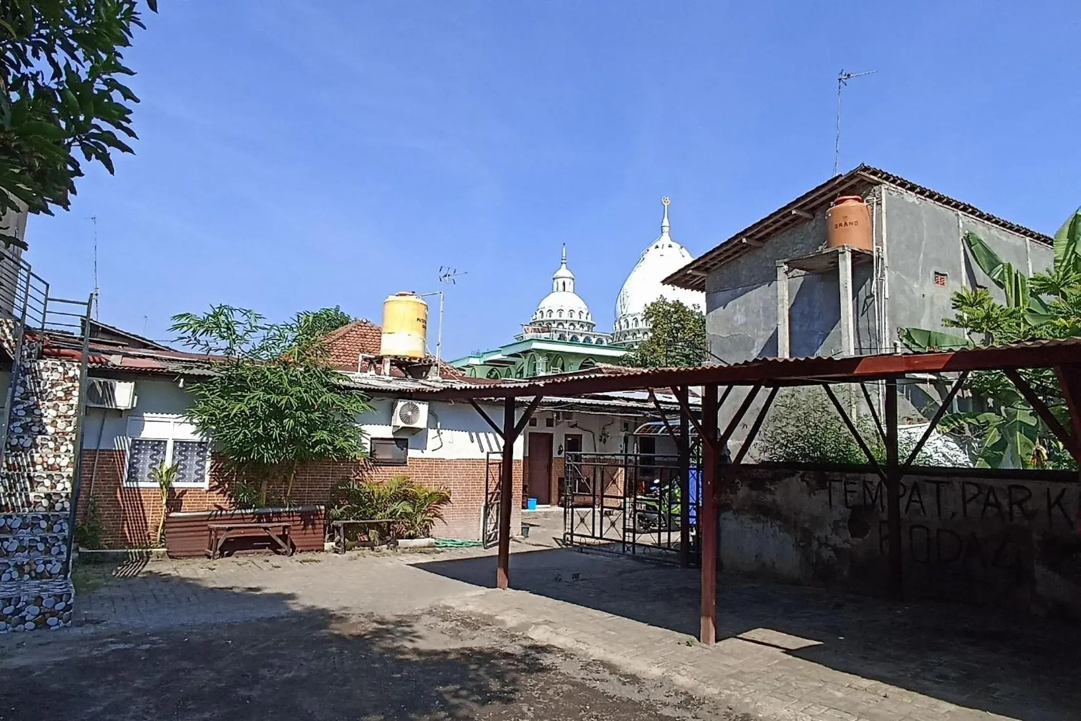 Property building in Tutus Homestay Syariah RedPartner Property building in Tutus Homestay Syariah RedPartner