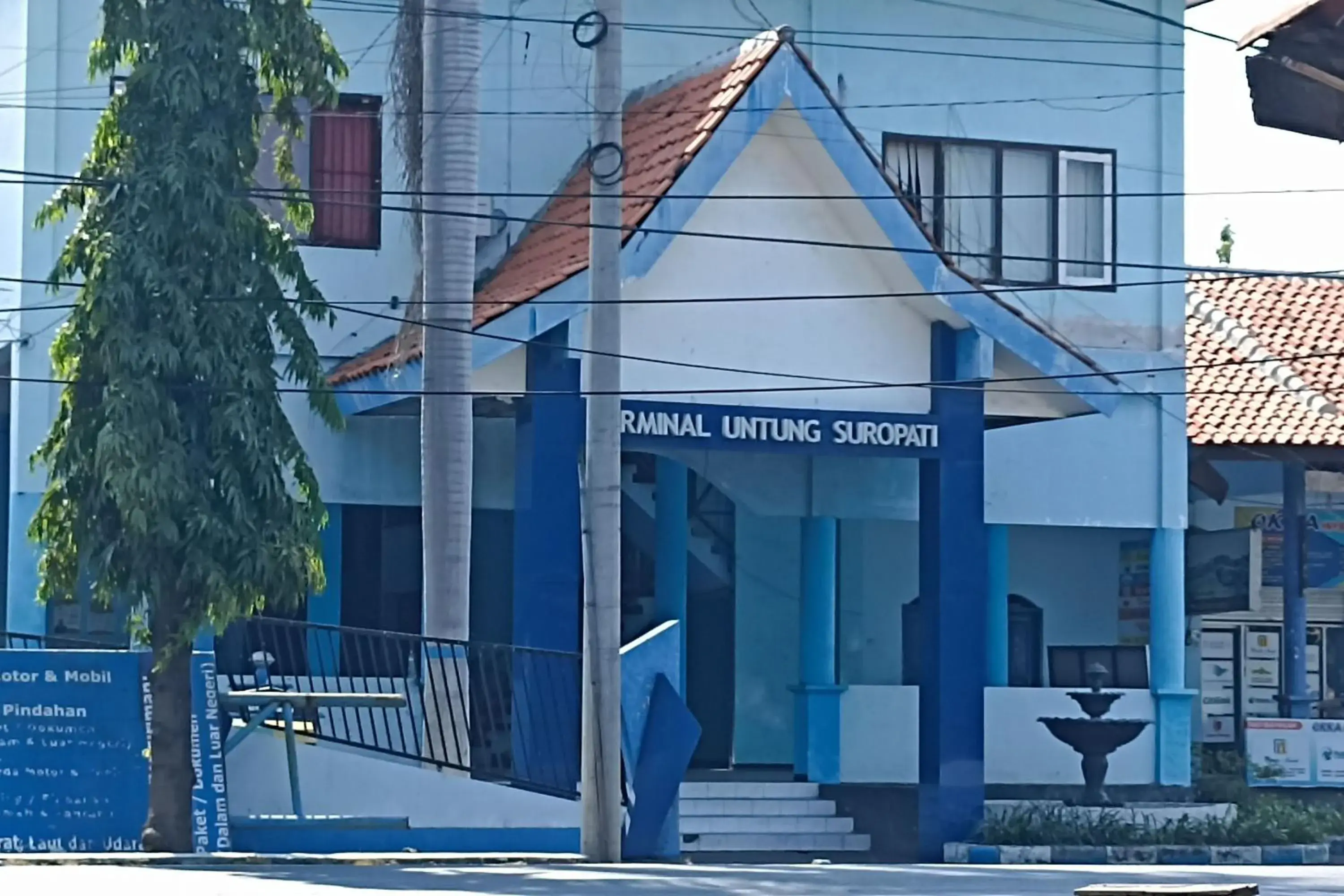 Facade/entrance in Tutus Homestay Syariah RedPartner Facade/entrance in Tutus Homestay Syariah RedPartner