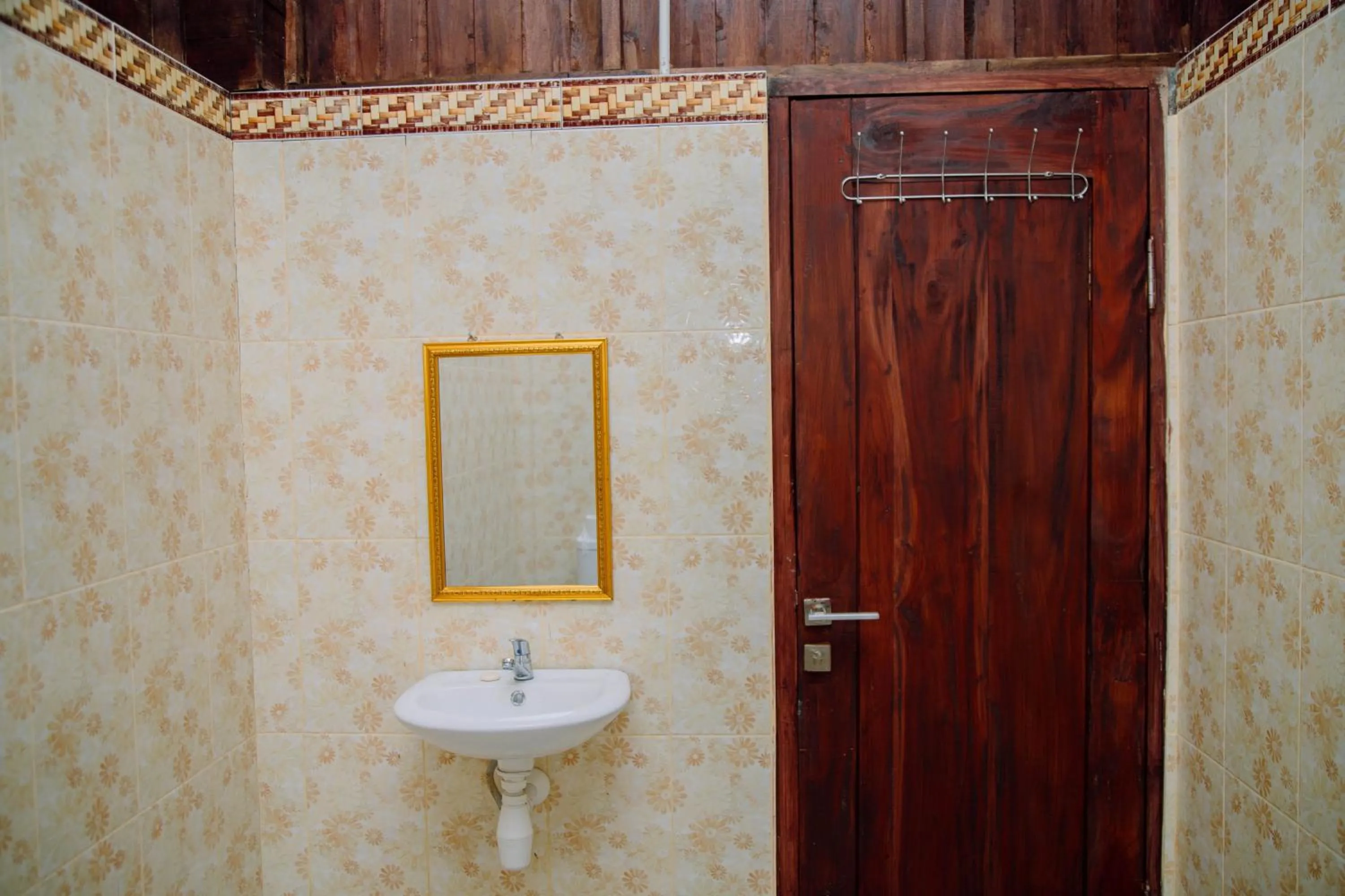 Bathroom in RedDoorz at Villa Bukit Senyum Lombok