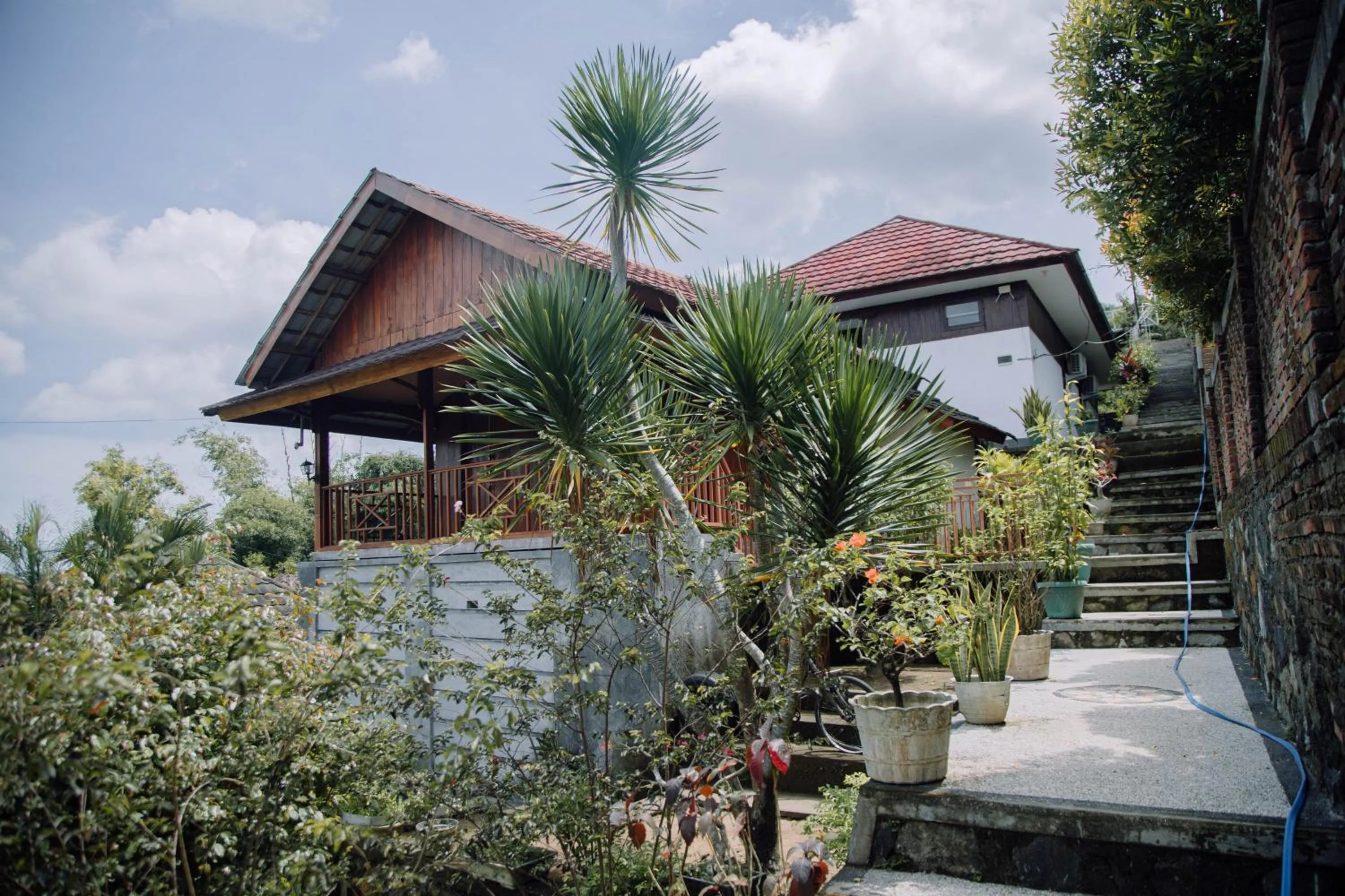 Facade/entrance in RedDoorz at Villa Bukit Senyum Lombok