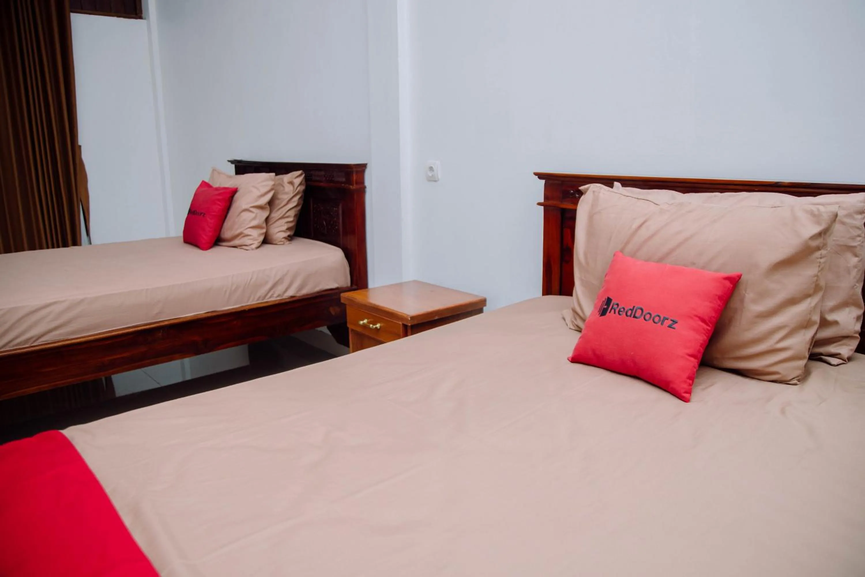 Bedroom, Bed in RedDoorz at Villa Bukit Senyum Lombok
