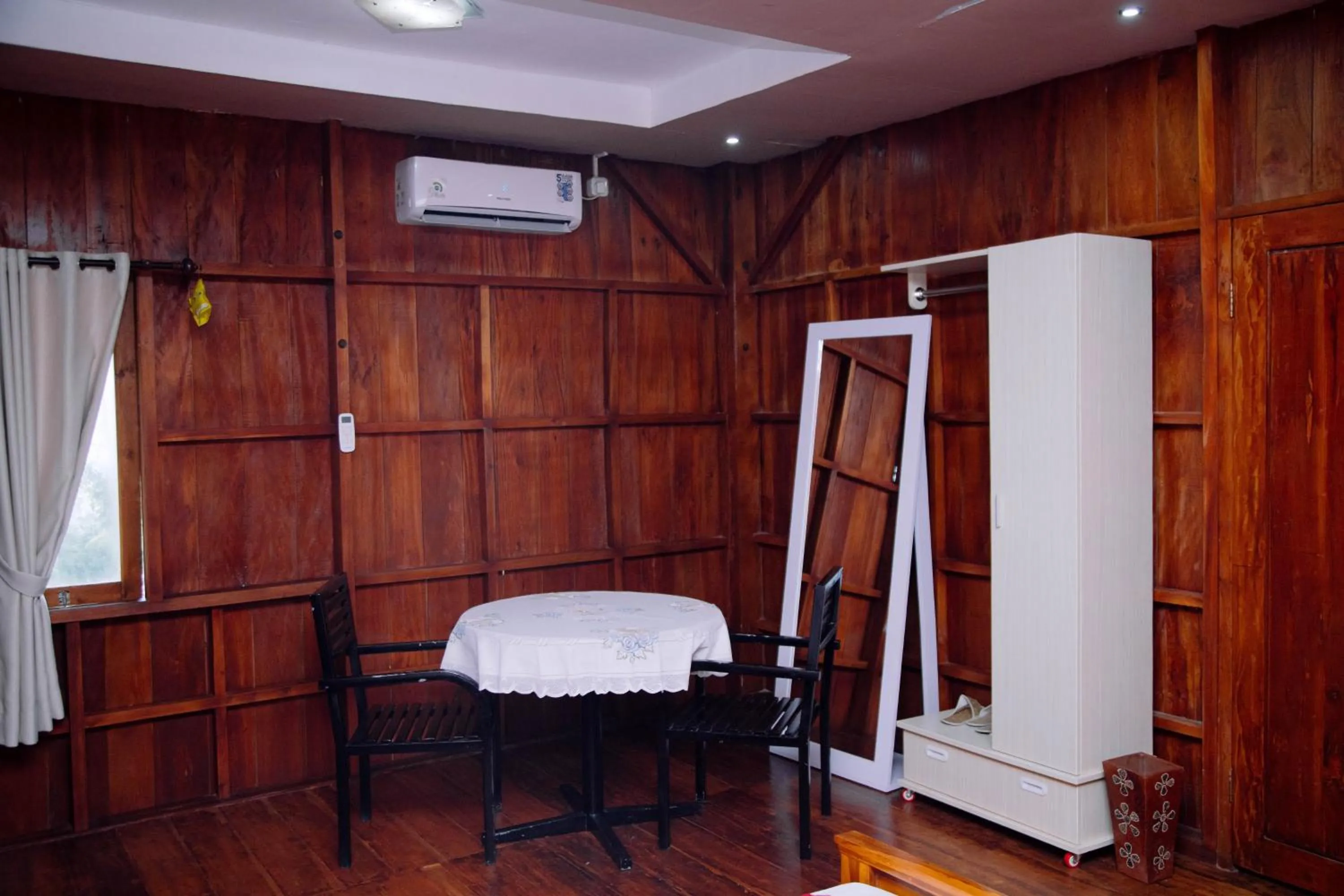 wardrobe in RedDoorz at Villa Bukit Senyum Lombok