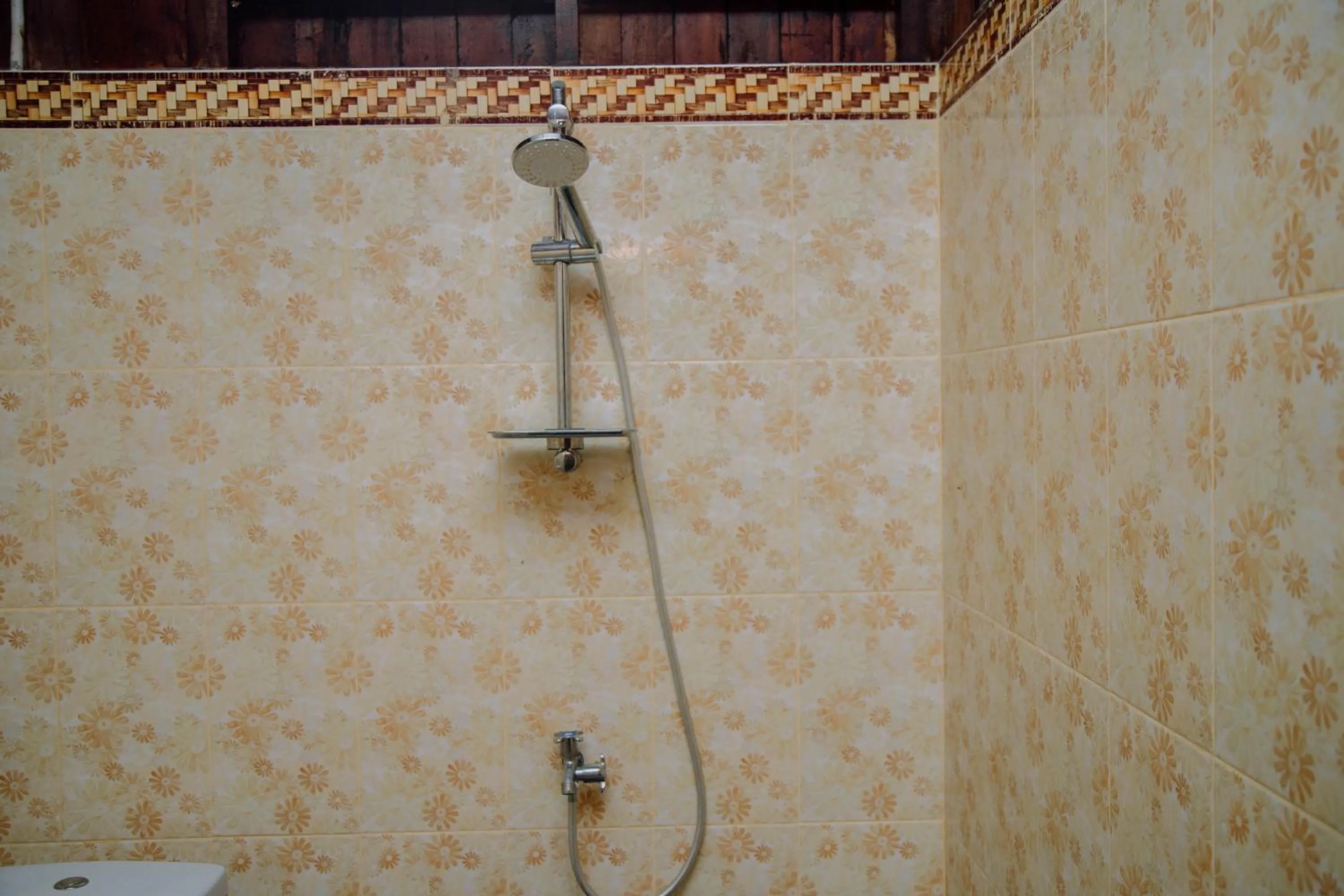 Bathroom in RedDoorz at Villa Bukit Senyum Lombok